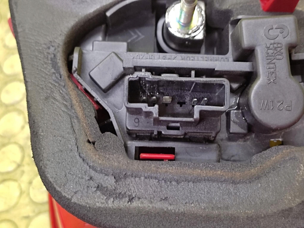 PEUGEOT 206 light left rear part