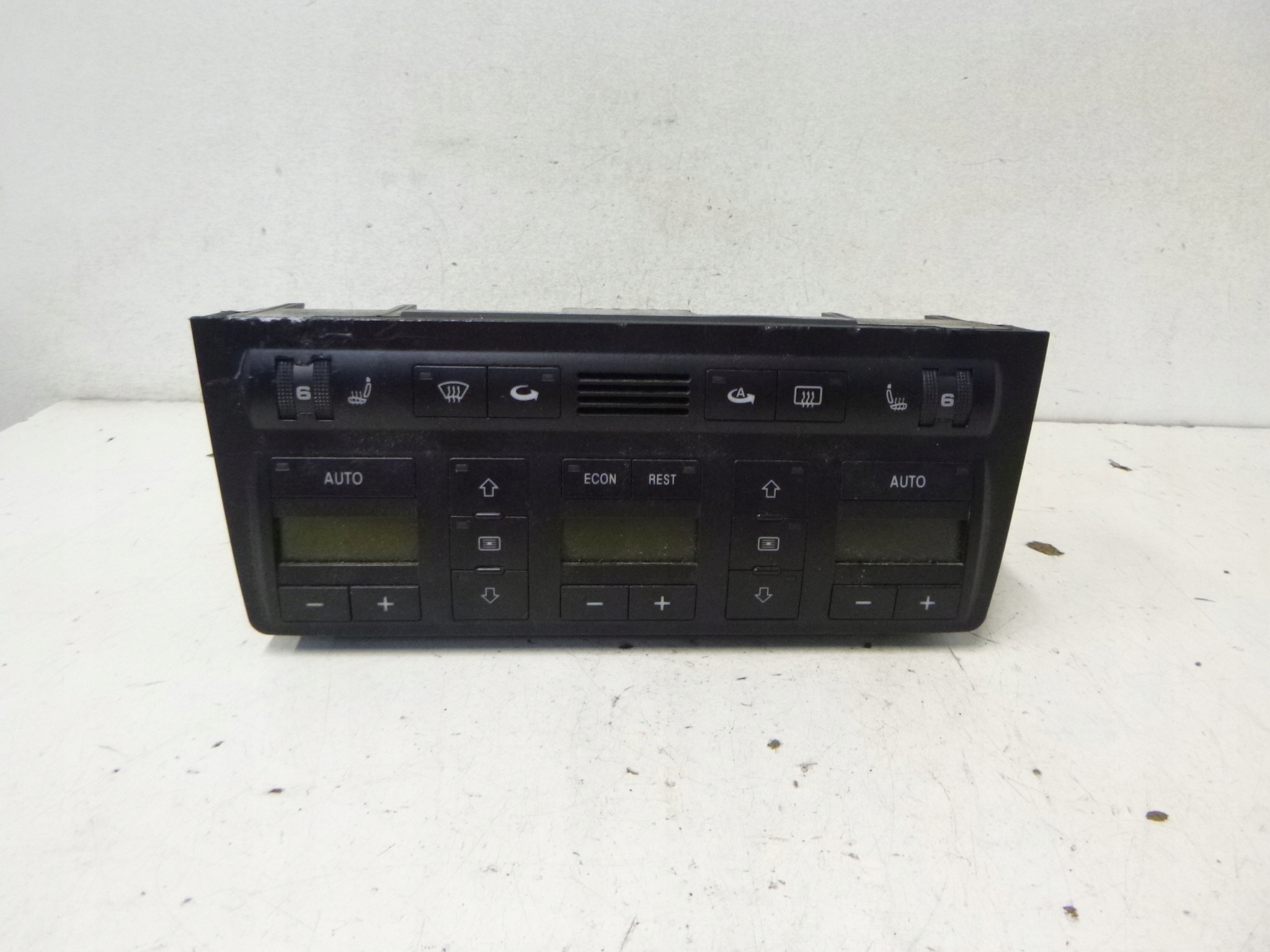 Panel klimatizaci Audi A8 D2 Lift 98r.