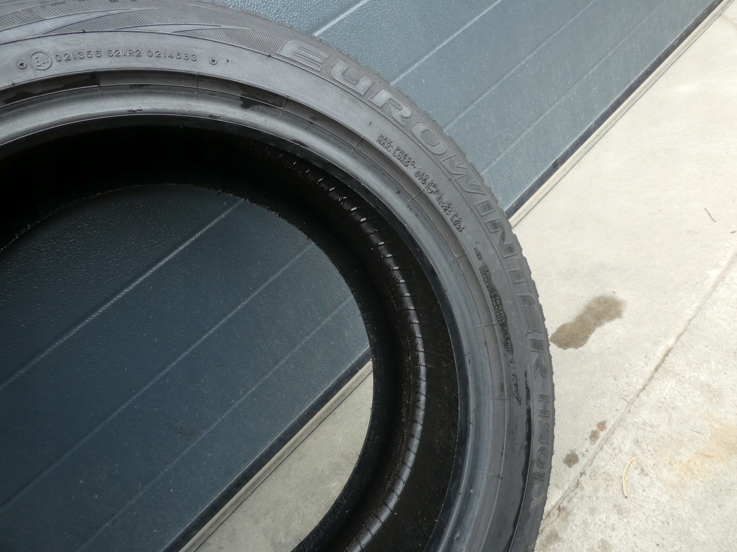4X tyres FALKEN EUROWINTER HS01 255/45/18 2018R