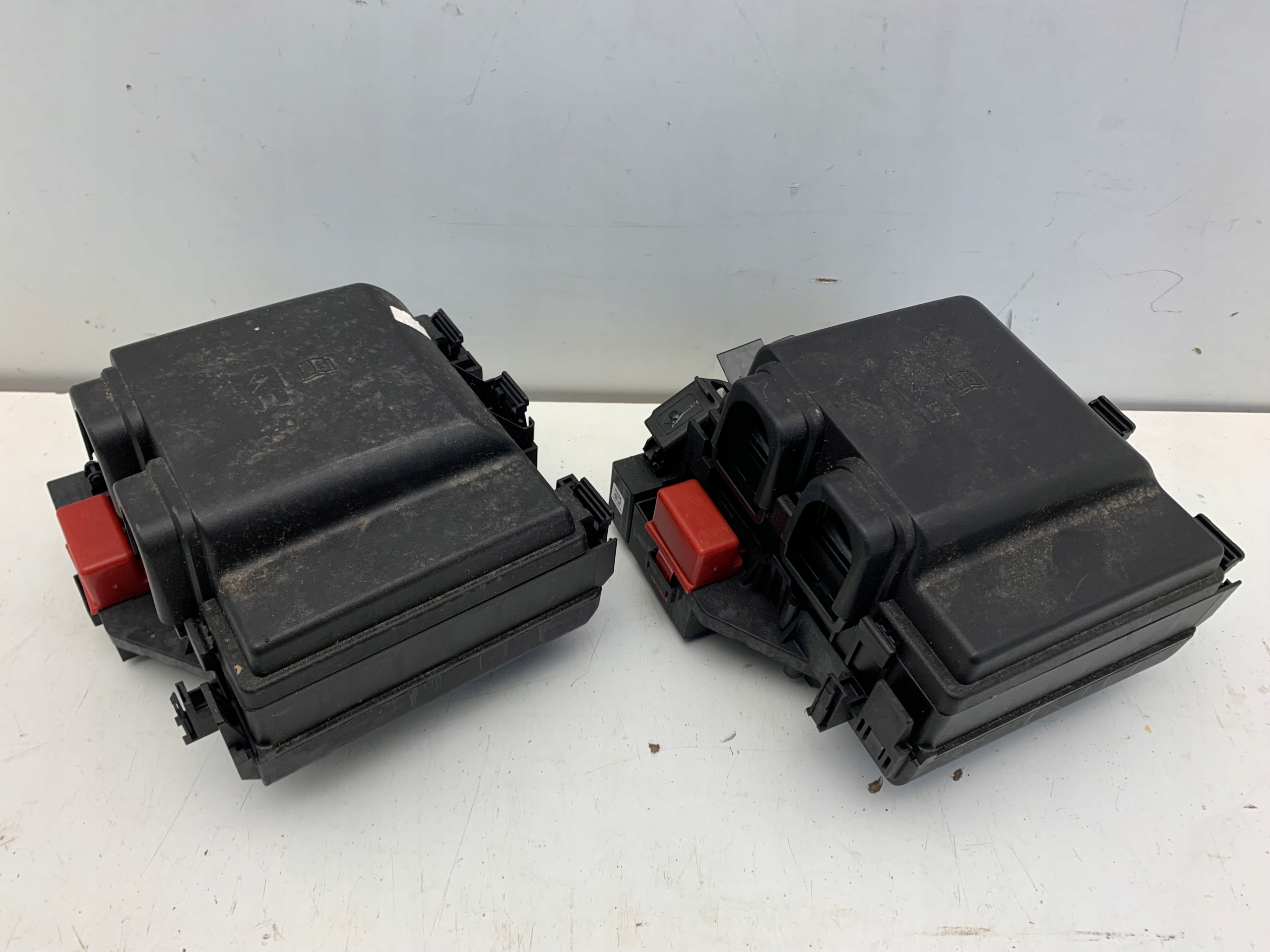 FORD KUGA MK3 PUSZKA SKRZYNKA BEZPIECZNIKÓW HYBRID