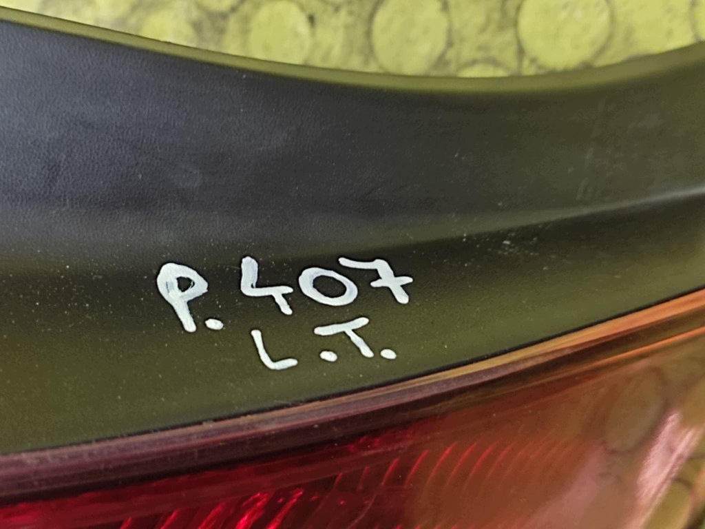 PEUGEOT 407 light left rear part