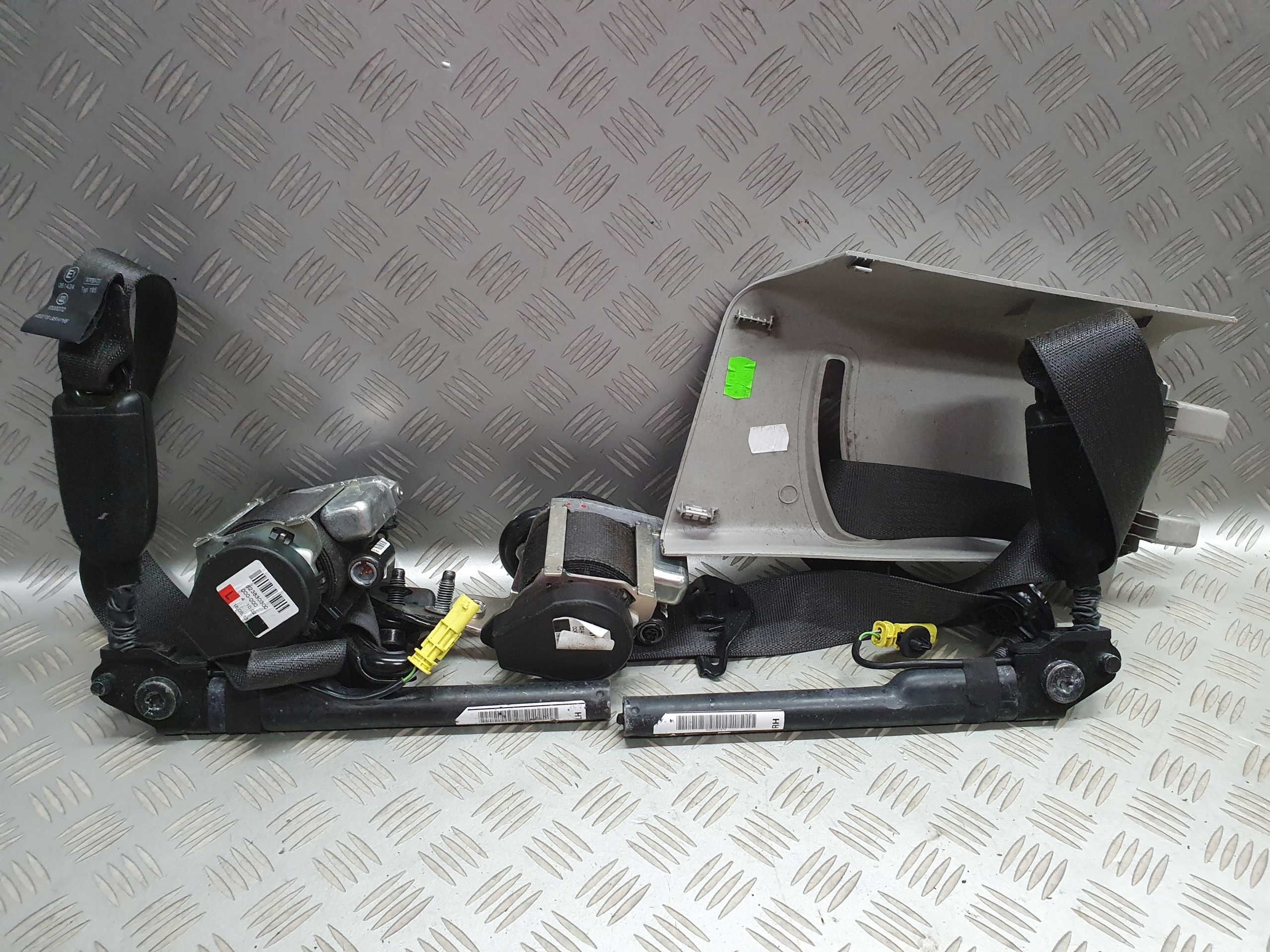 PAS NAPINACZ DOPINACZ LEWY PRAWY OPEL ASTRA J GTC