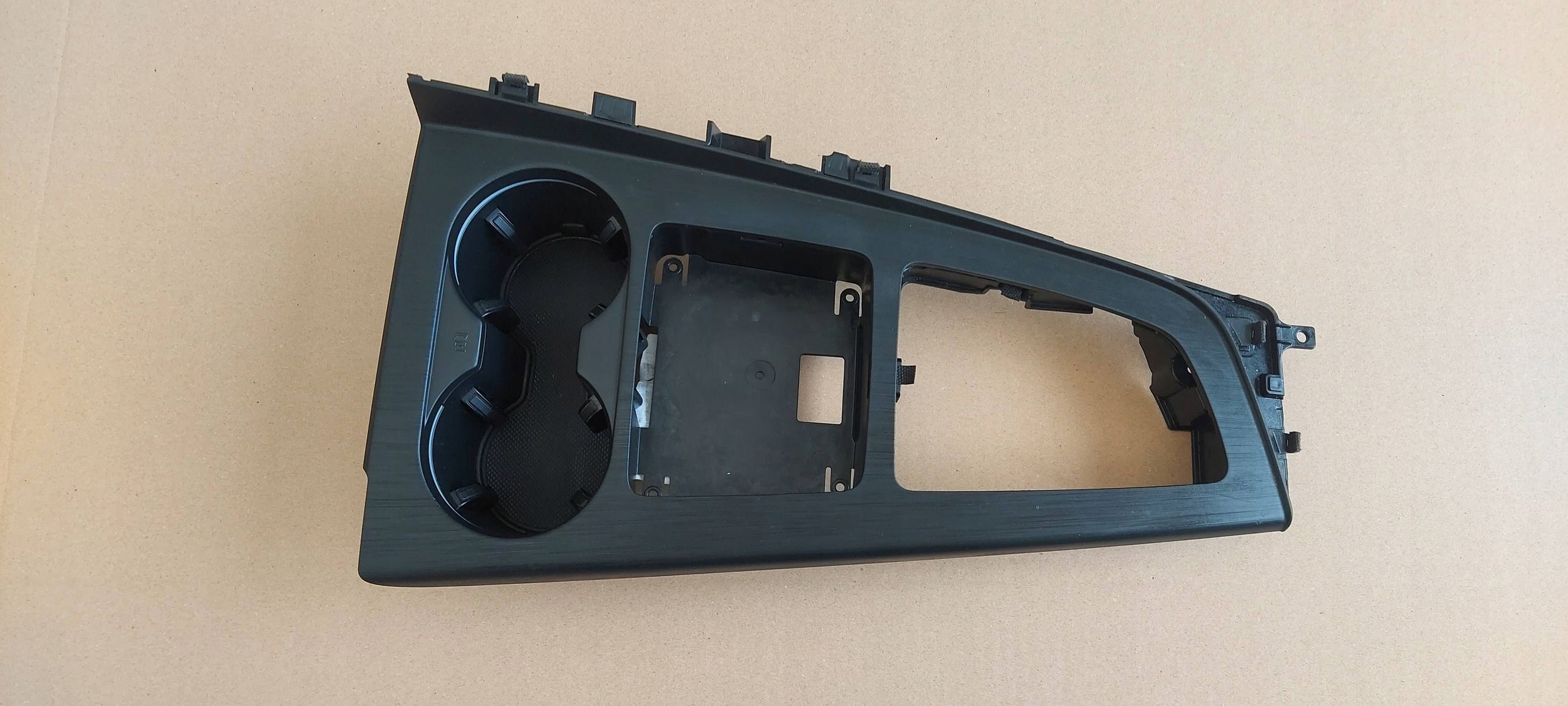 PANEL frame TUNELU SRODKOWEGO AUDI A4 B9 A5 8W 8W1864261C