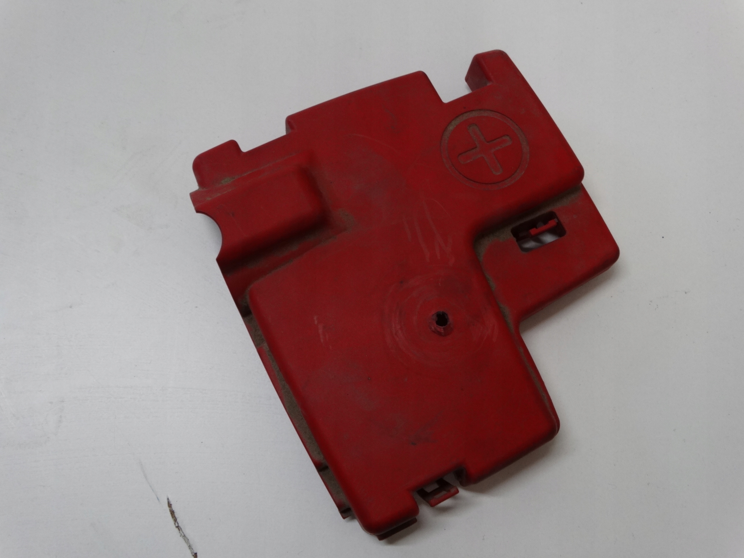 OSŁONA KLEM PLUSOWEJ RENAULT MASTER III 8200463743