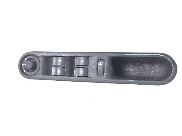 RENAULT ESPACE IV PANEL okna levý předek 8200250650
