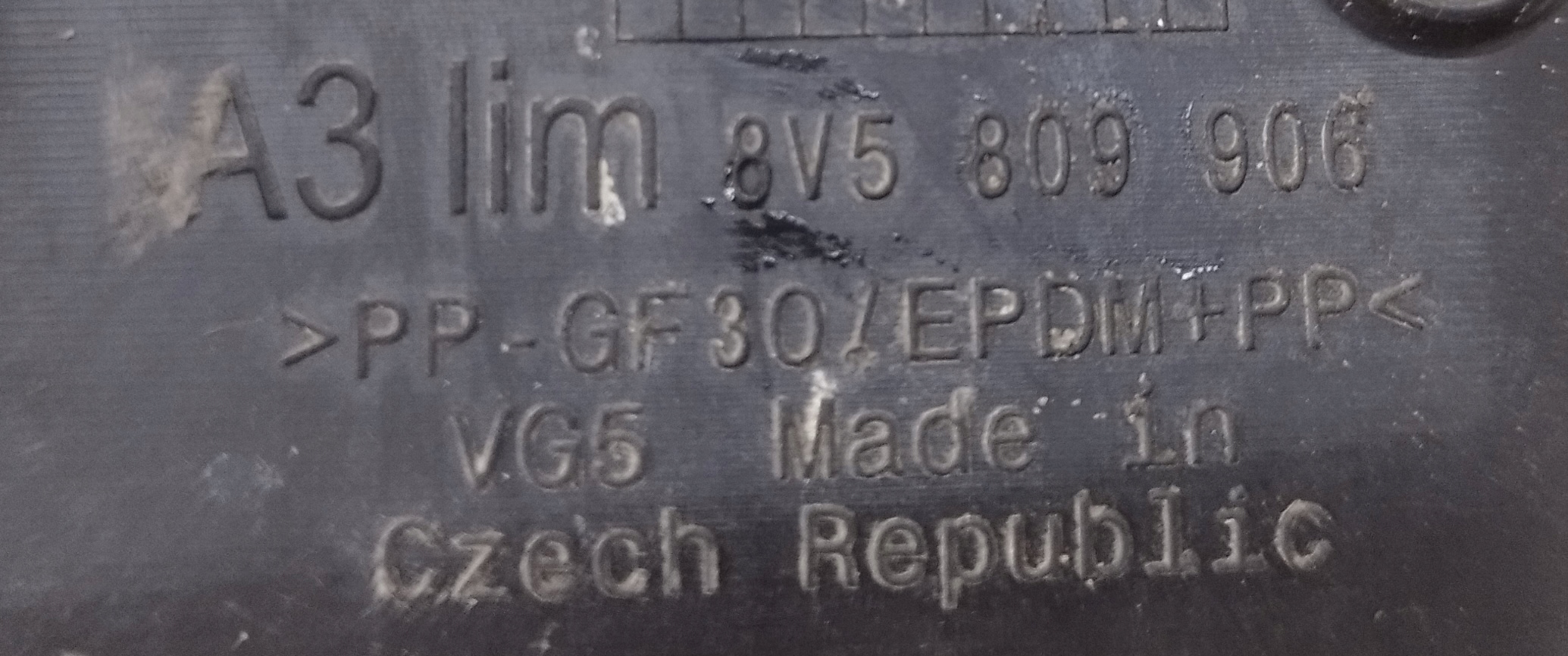AUDI A3 8V5 Berline Volet trappe carburant Carburant 8V5809906