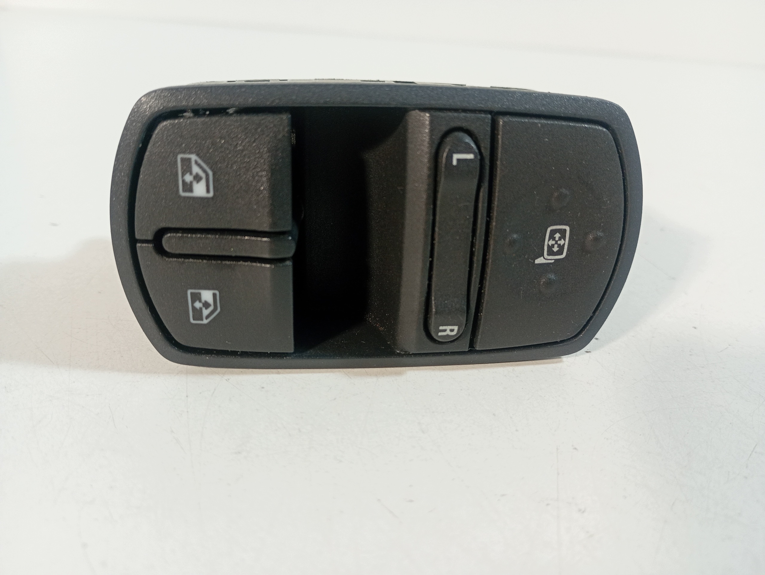 Panel of the window left front Opel Corsa D 06-14 OE 13258521AA