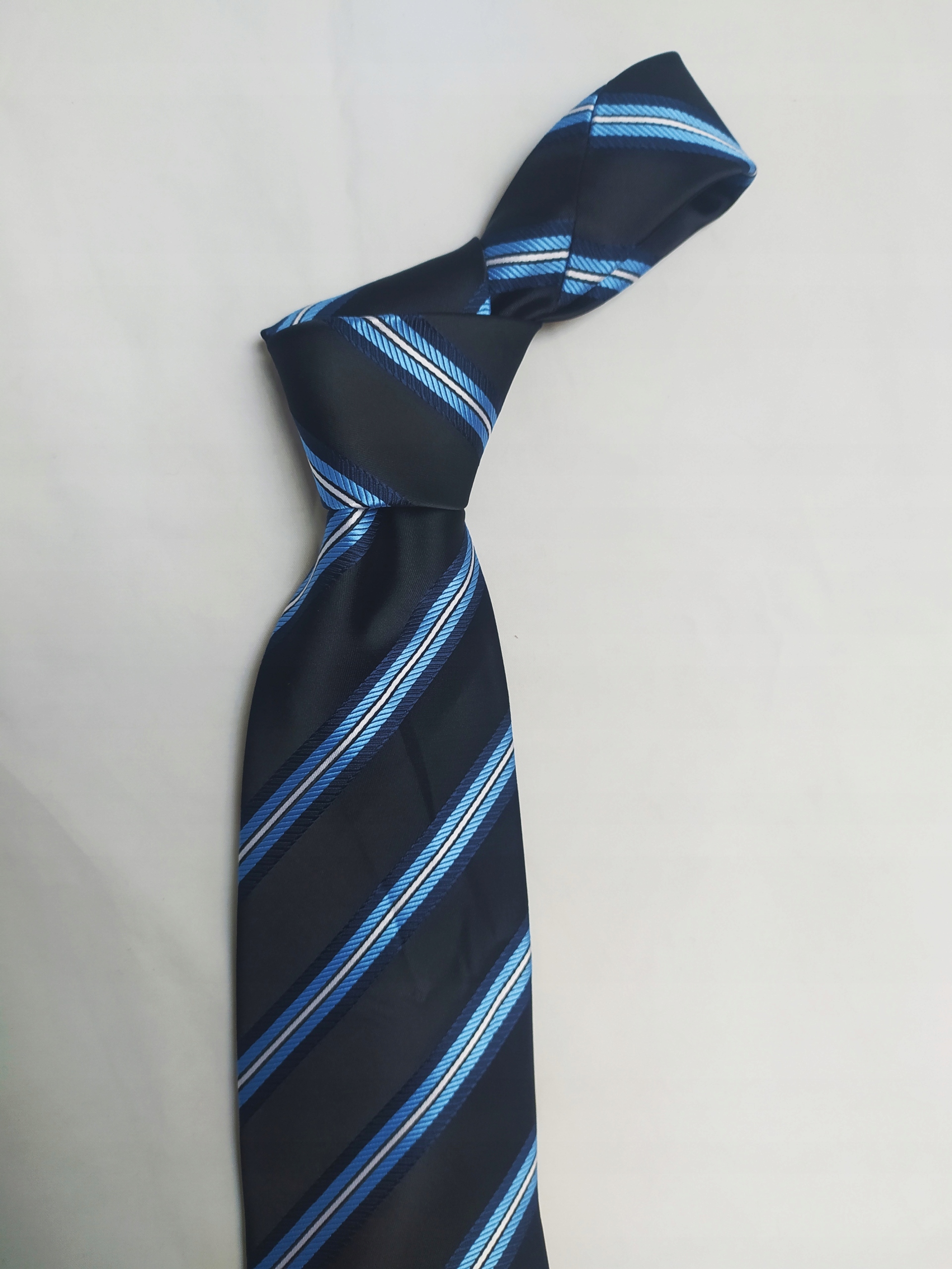 WYPRZEDAŻ ELEGANCKI KRAWAT DOBRA JAKOŚĆ