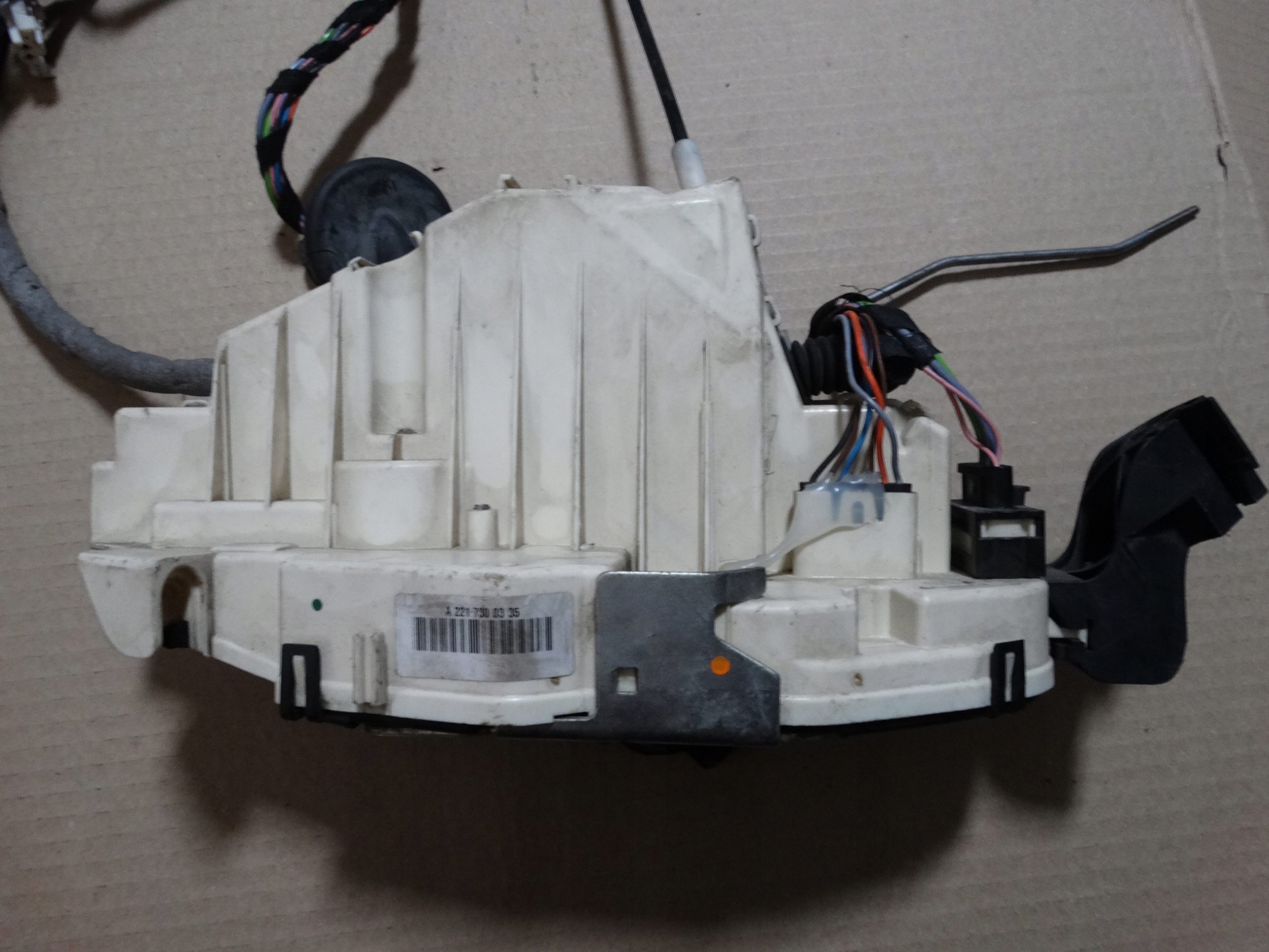 IDEALNY lock door left rear part MERCEDES W221 1