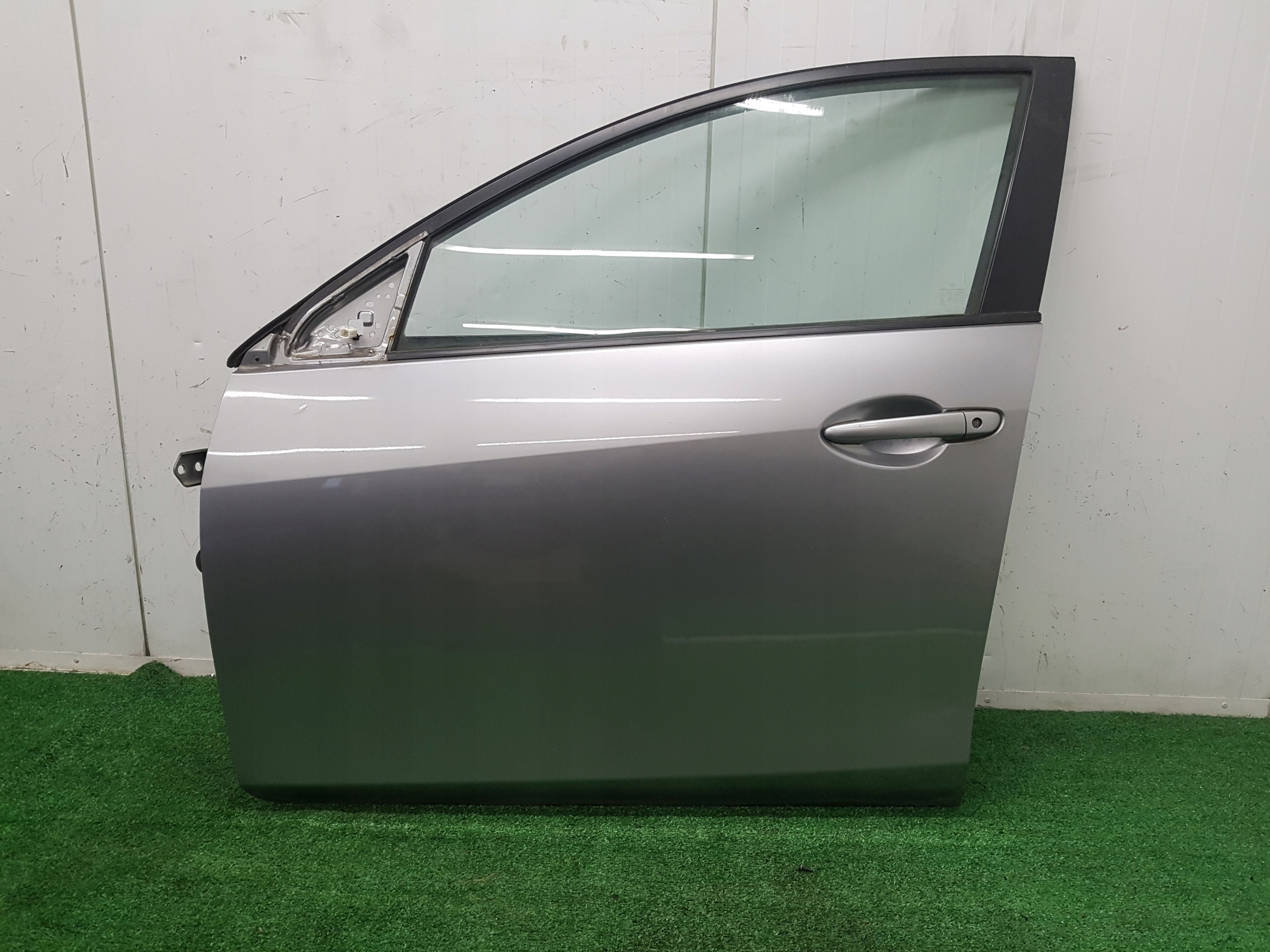 tür links vorne MAZDA 3 II 2010 code LAKIERU FE27A