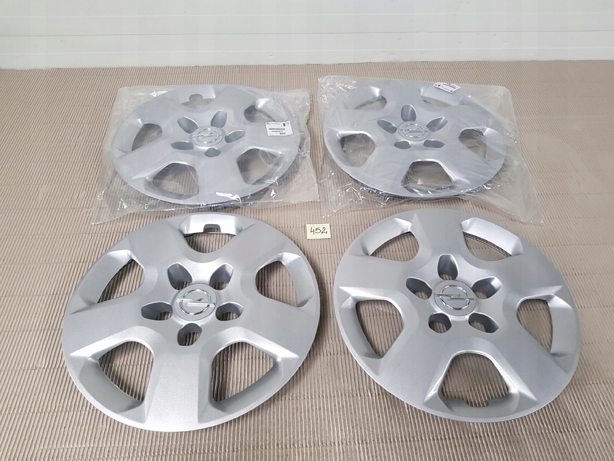 Puklice 16" Komplet Opel Vivaro 2001-2014