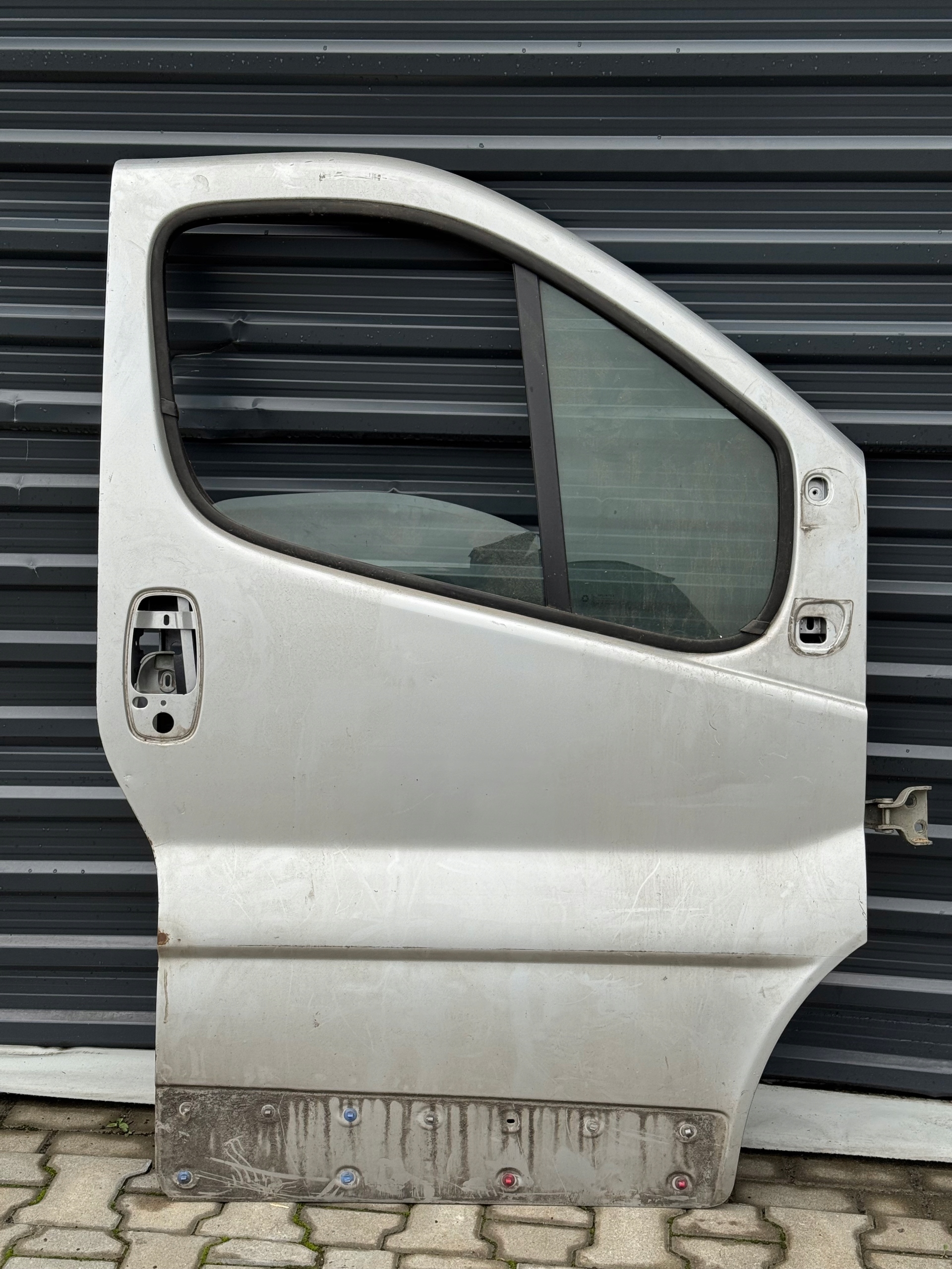 TRAFIC VIVARO II dvere pravé predok 01-14 strieborné