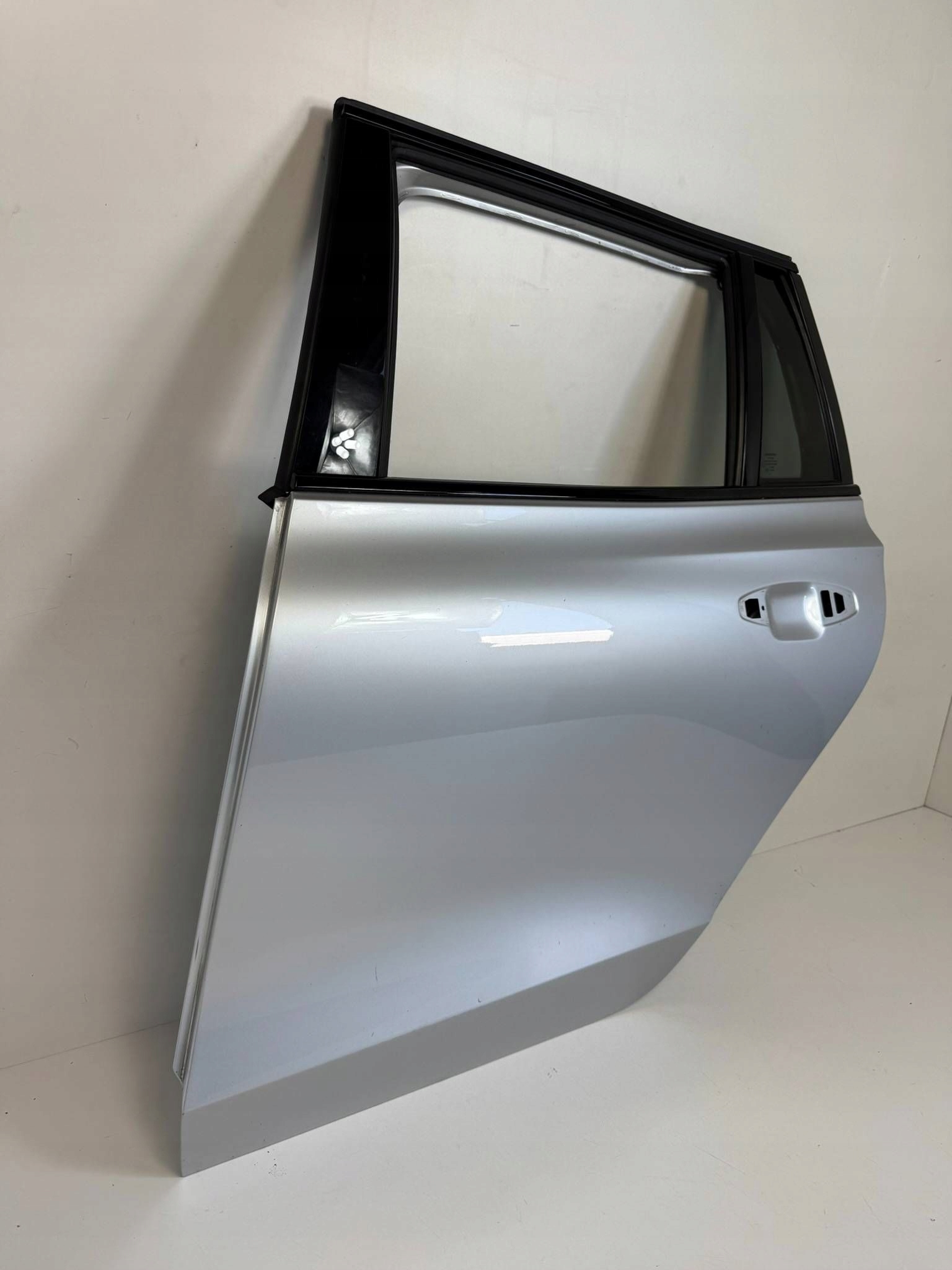 Volvo V60 II 2022 door rear. left 711 71100