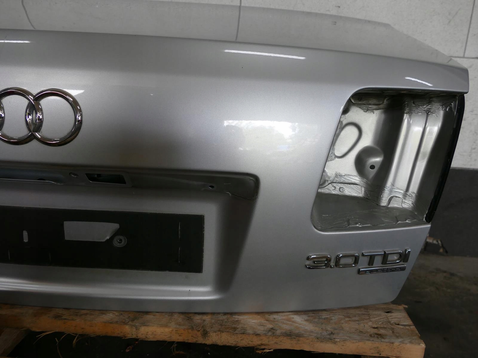 AUDI A8 D3 and LIFT trunk door boot rear part LY7W