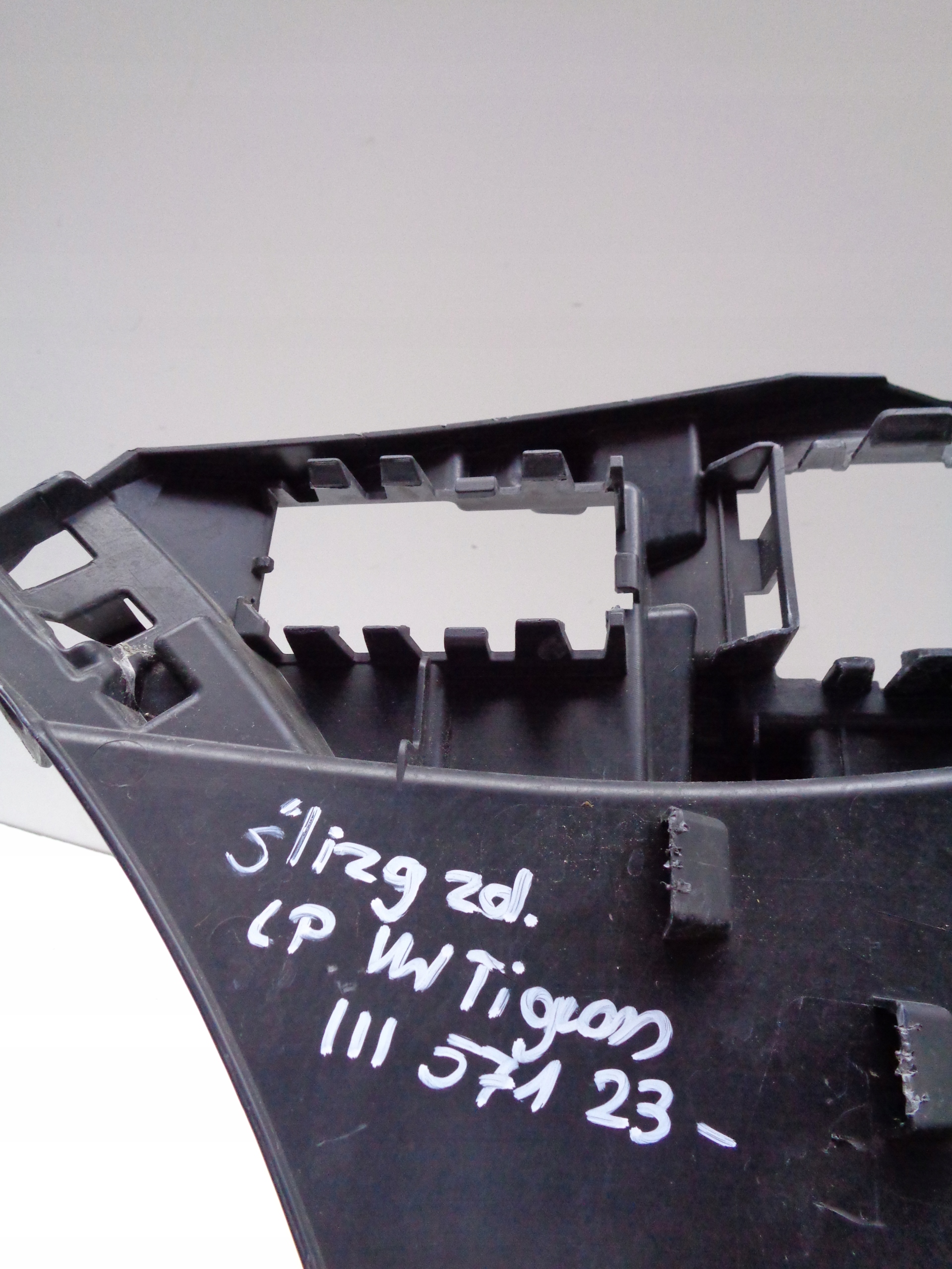 bumper bracket left front VW TIGUAN III 571 23