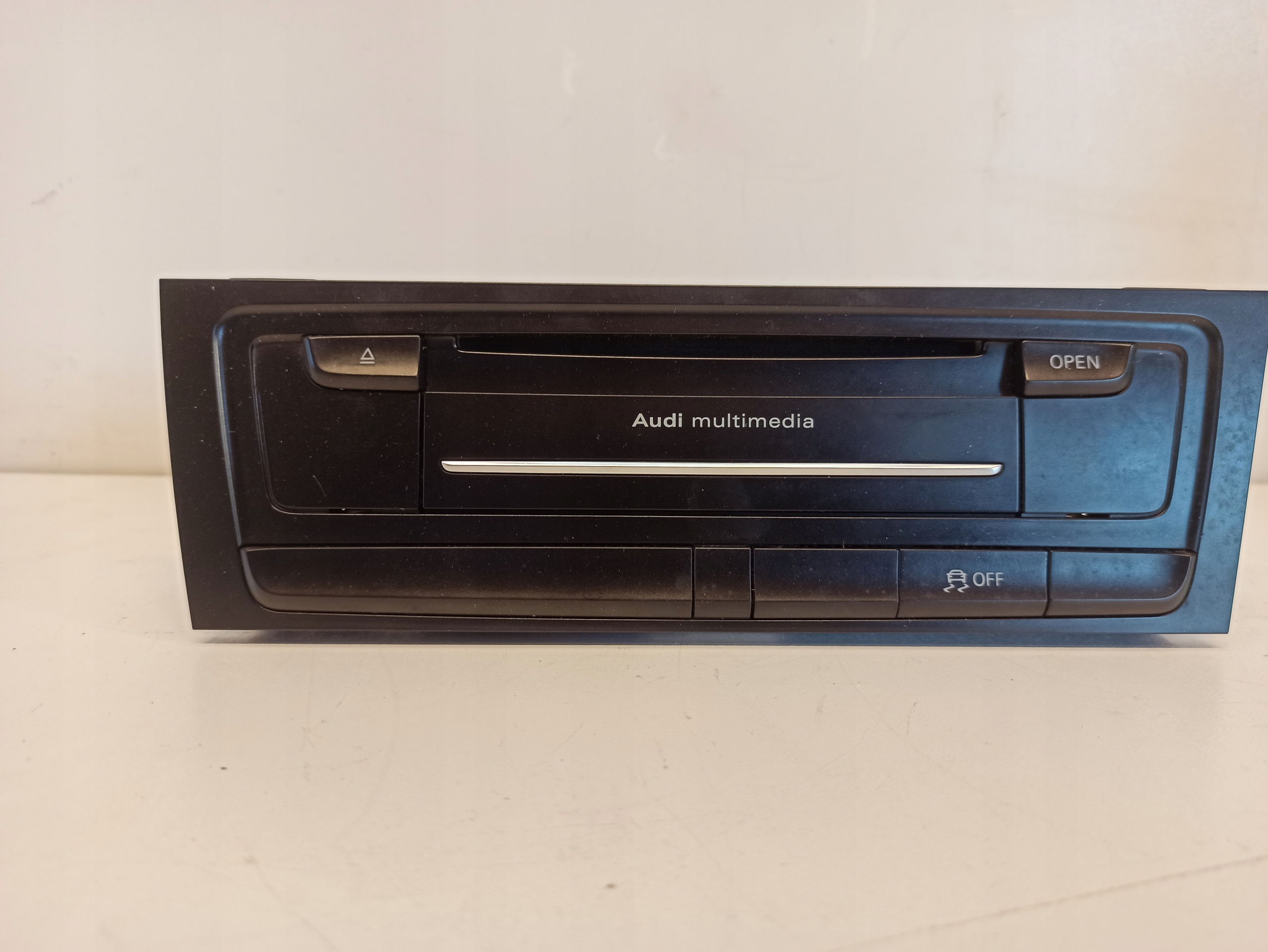 AUDI A4 B8 радио навигация MMI 8T2035652G