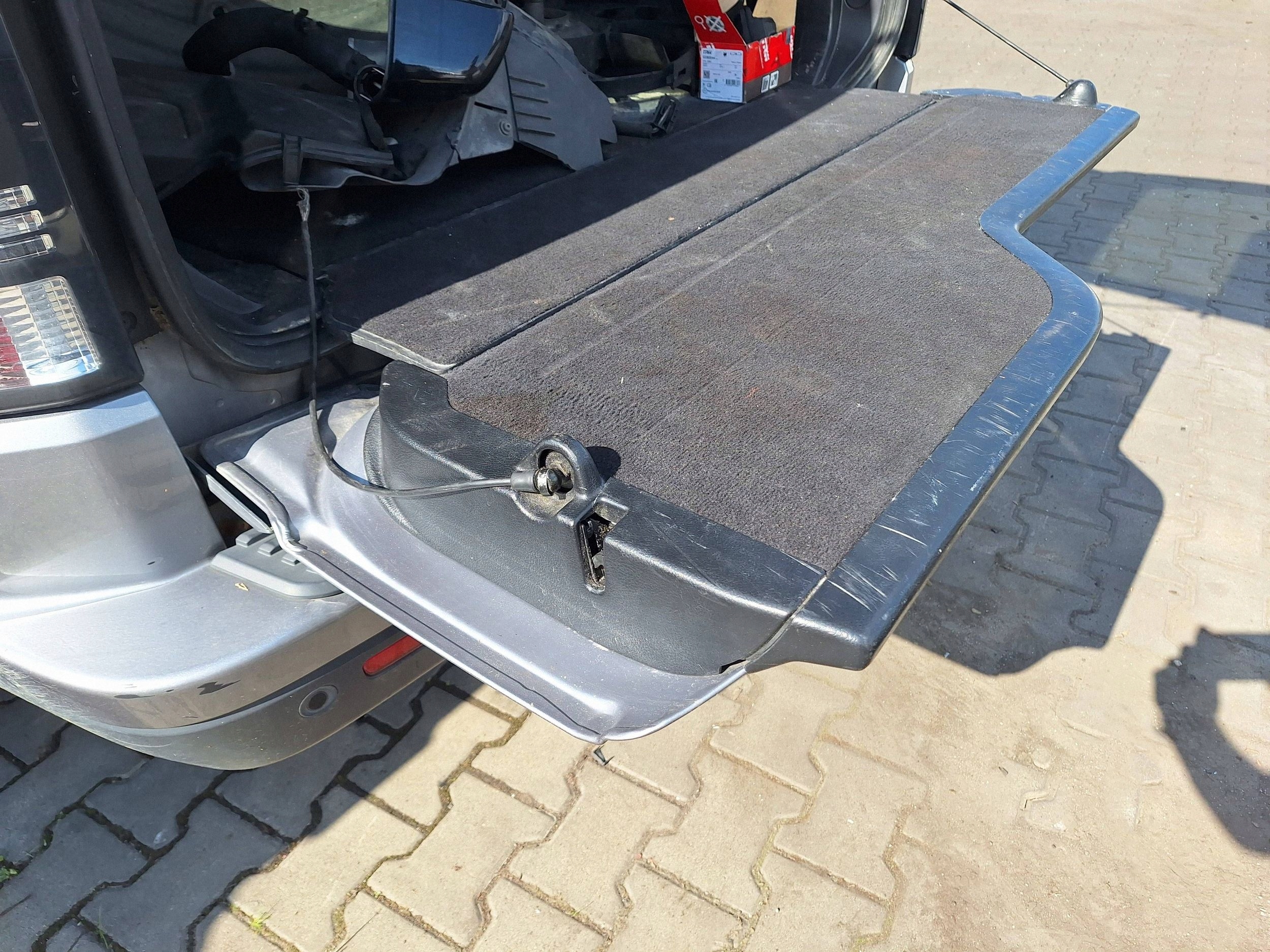 Land Rover Discovery 4 IV LR4 L319 BURTA lower trunk door boot 949 GREY