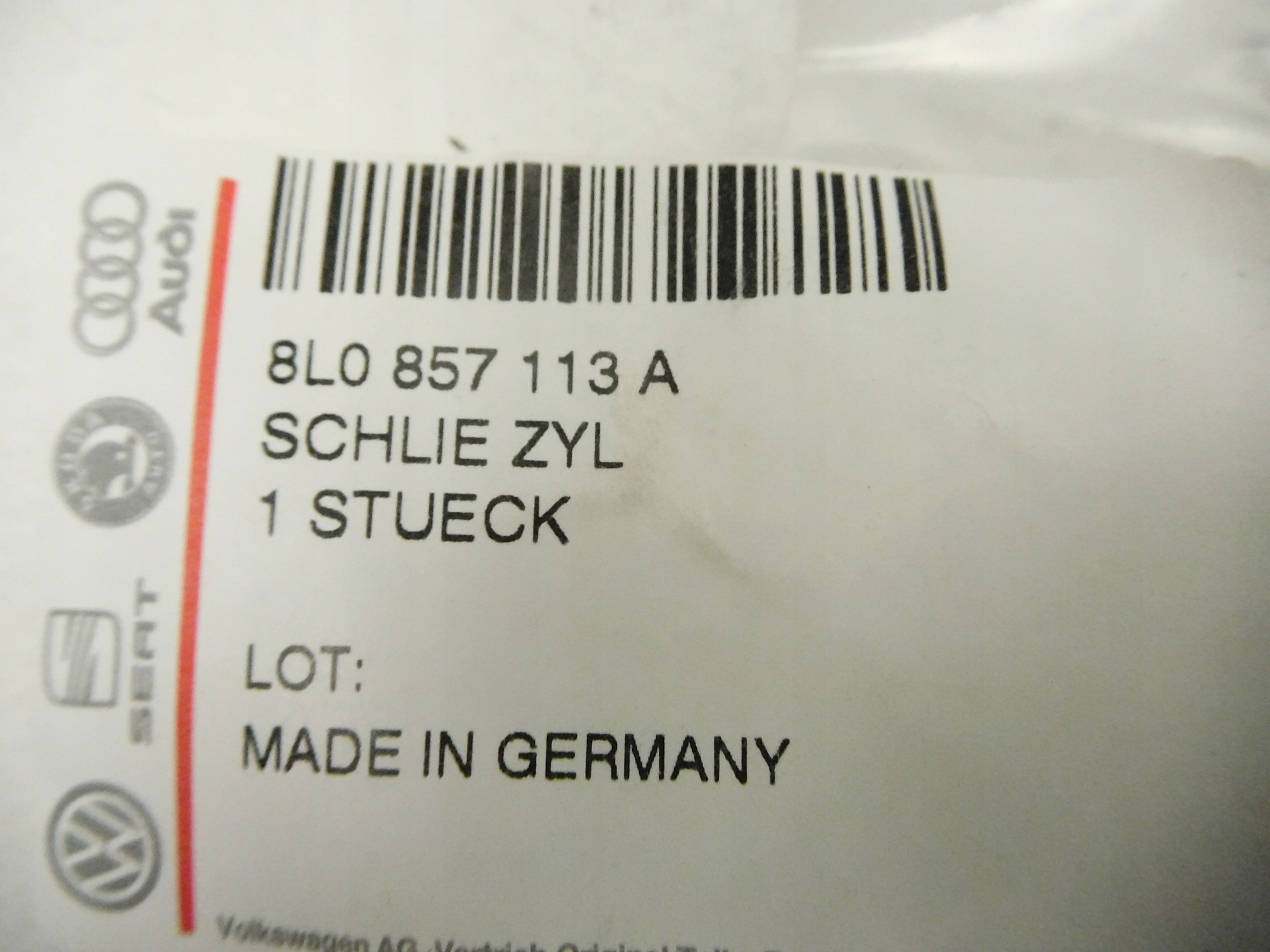 Audi A6 C5 замок бардачок 8L0857113A