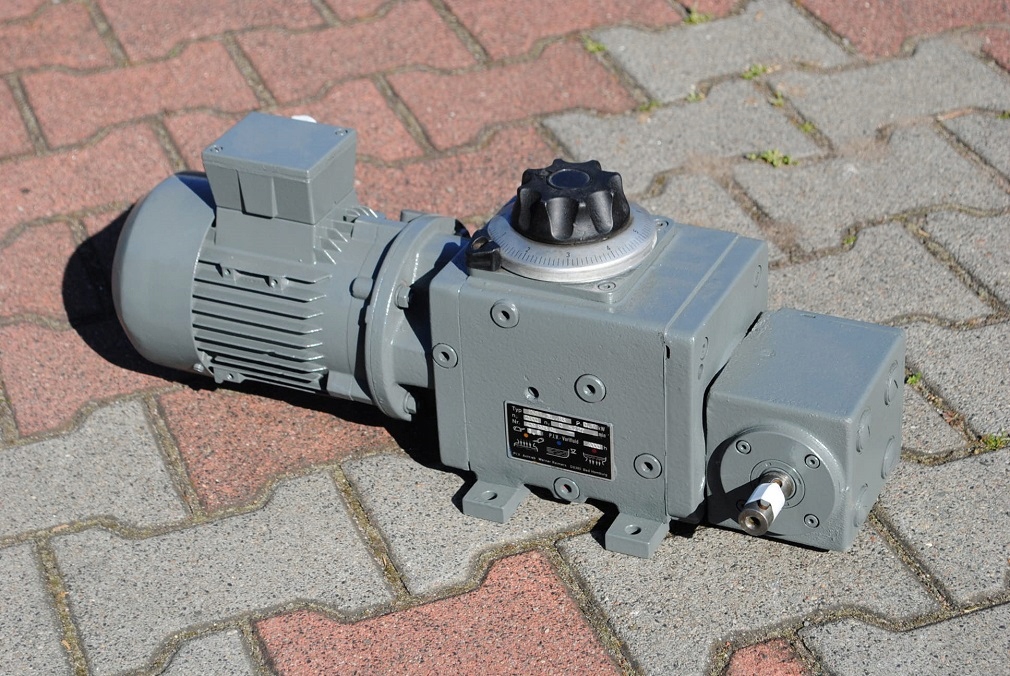 Motoreduktor kątowy 0.37kw z regulacją 11-112obr.