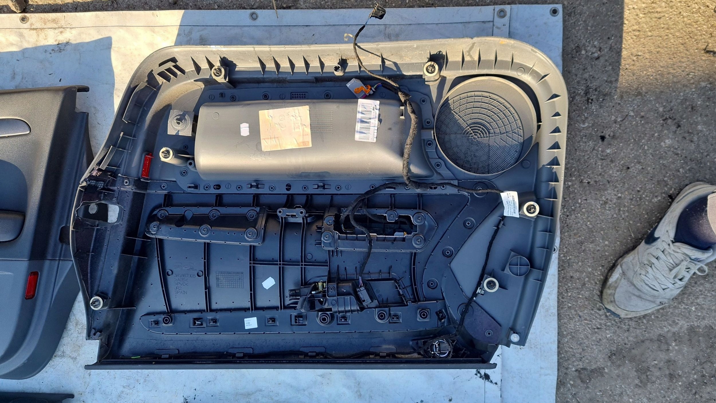 2011 seat EXEO (3R) бочки / обшивка двери передней 3R1867105