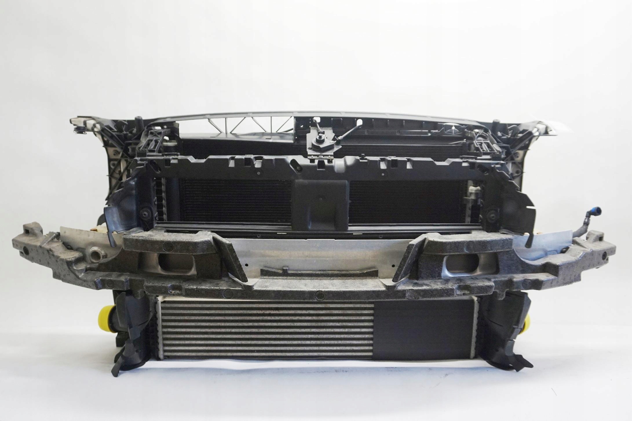 PAS PRZEDNI CHŁODNICE 2.0 TFSI AUDI A4 B9 8W 2017R