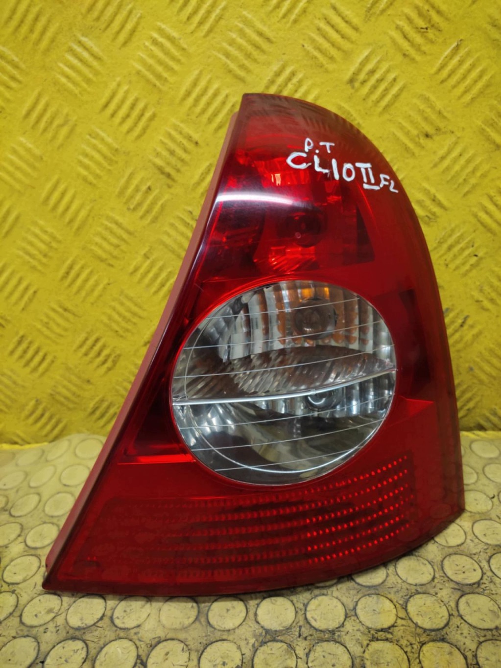 RENAULT CLIO II LIFT light right rear part 8200071414