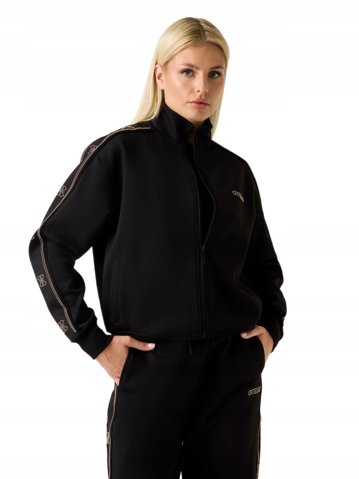 Tepláková Mikina S Černým Logem A Viskózou Golf Stojáček Guess S