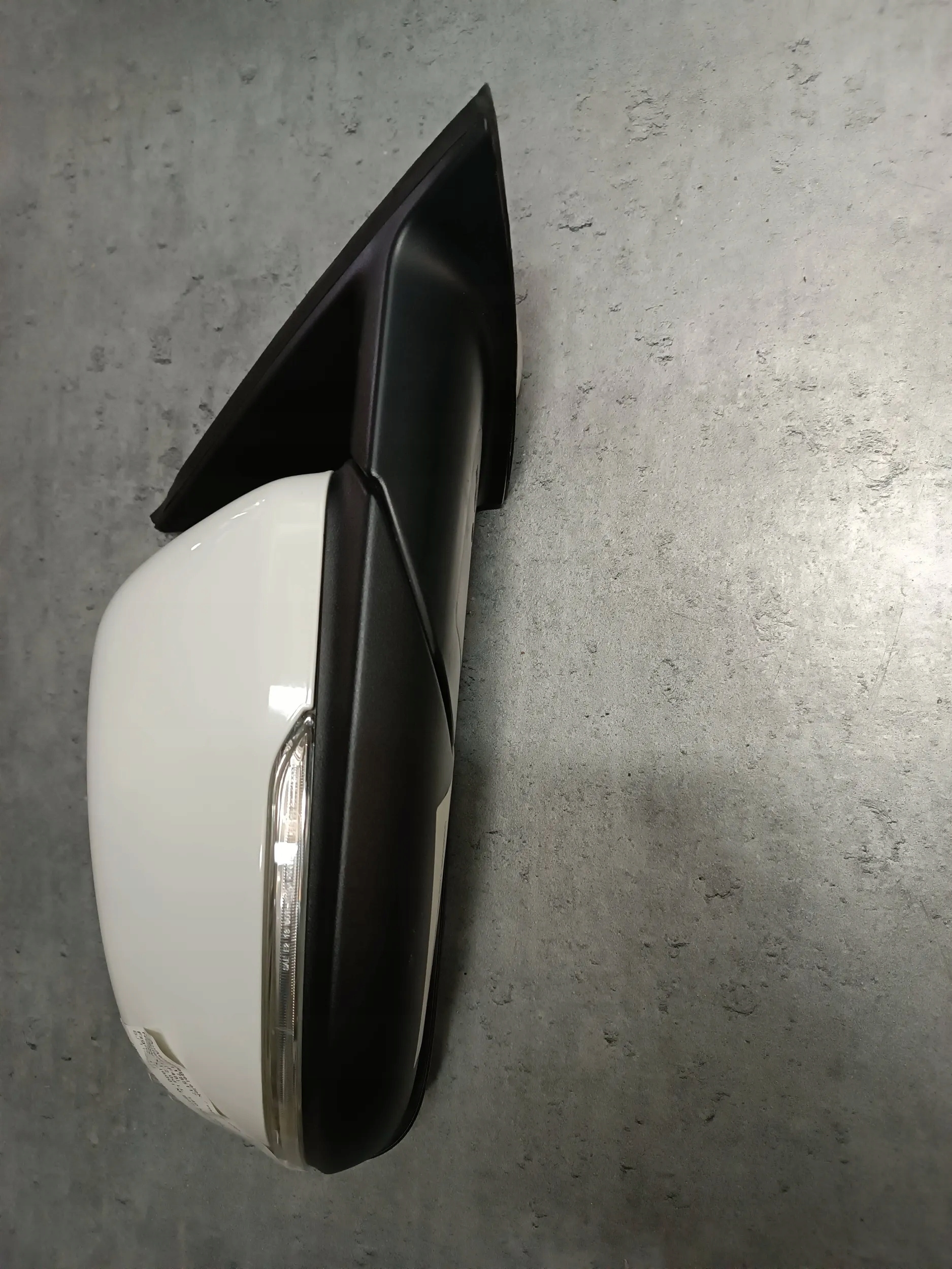 BMW X1 F48 F49 LUSTERKO PRAWE KOL.A300 6PIN Numer katalogowy części PRI1914