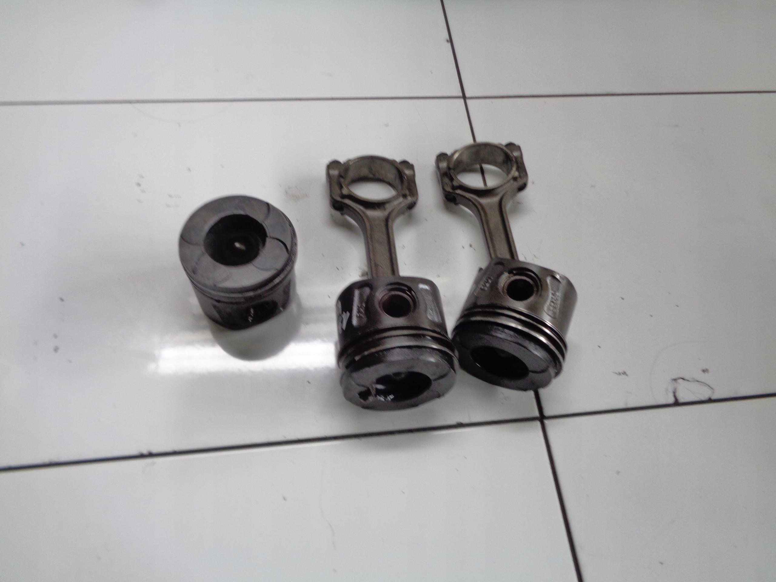 FIAT IDEA 1.3JTD Piston avec bielle
