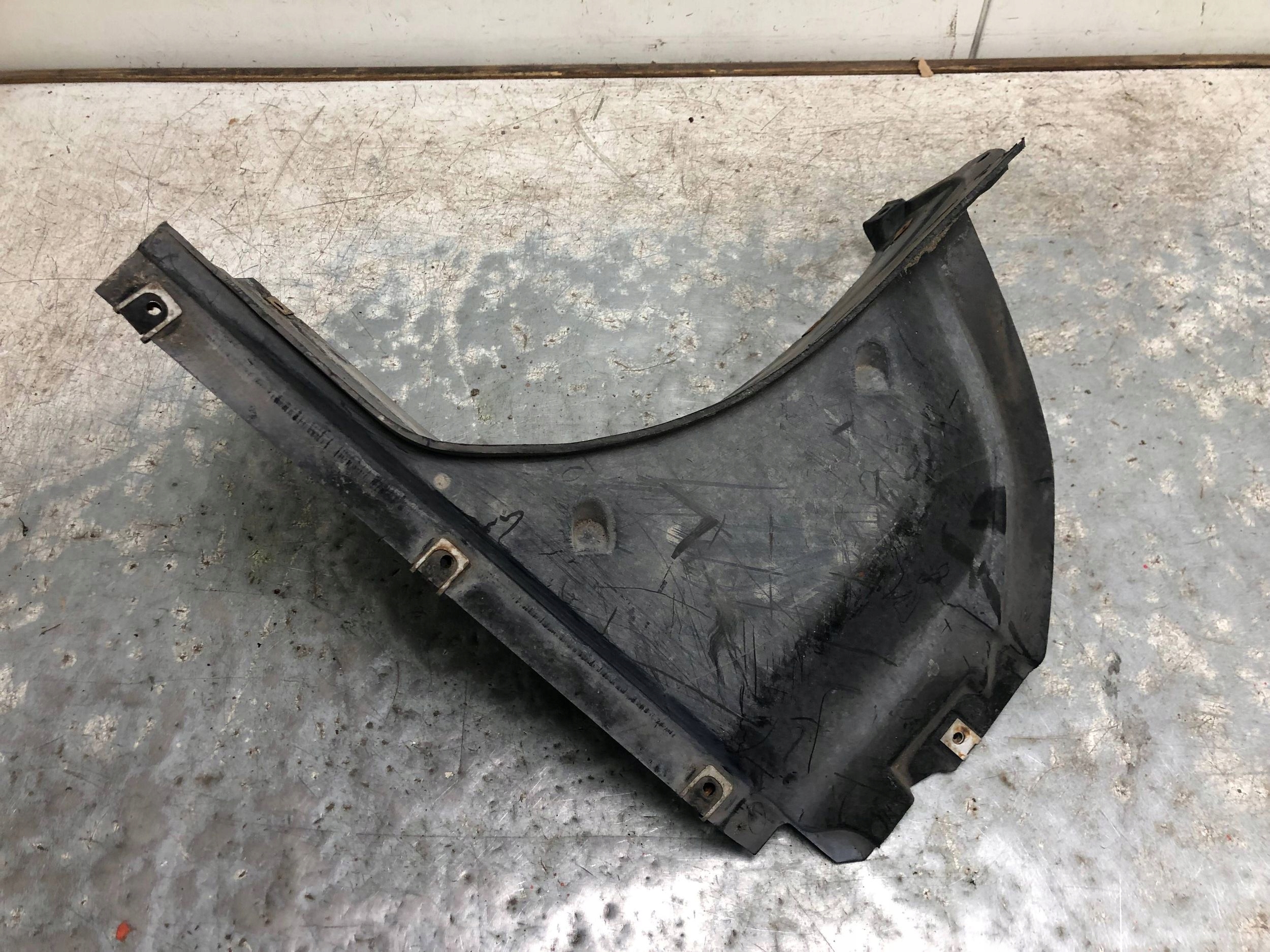 NOSEK NADKOLA right front AUDI Q3 8U LIFT 8U0853888E