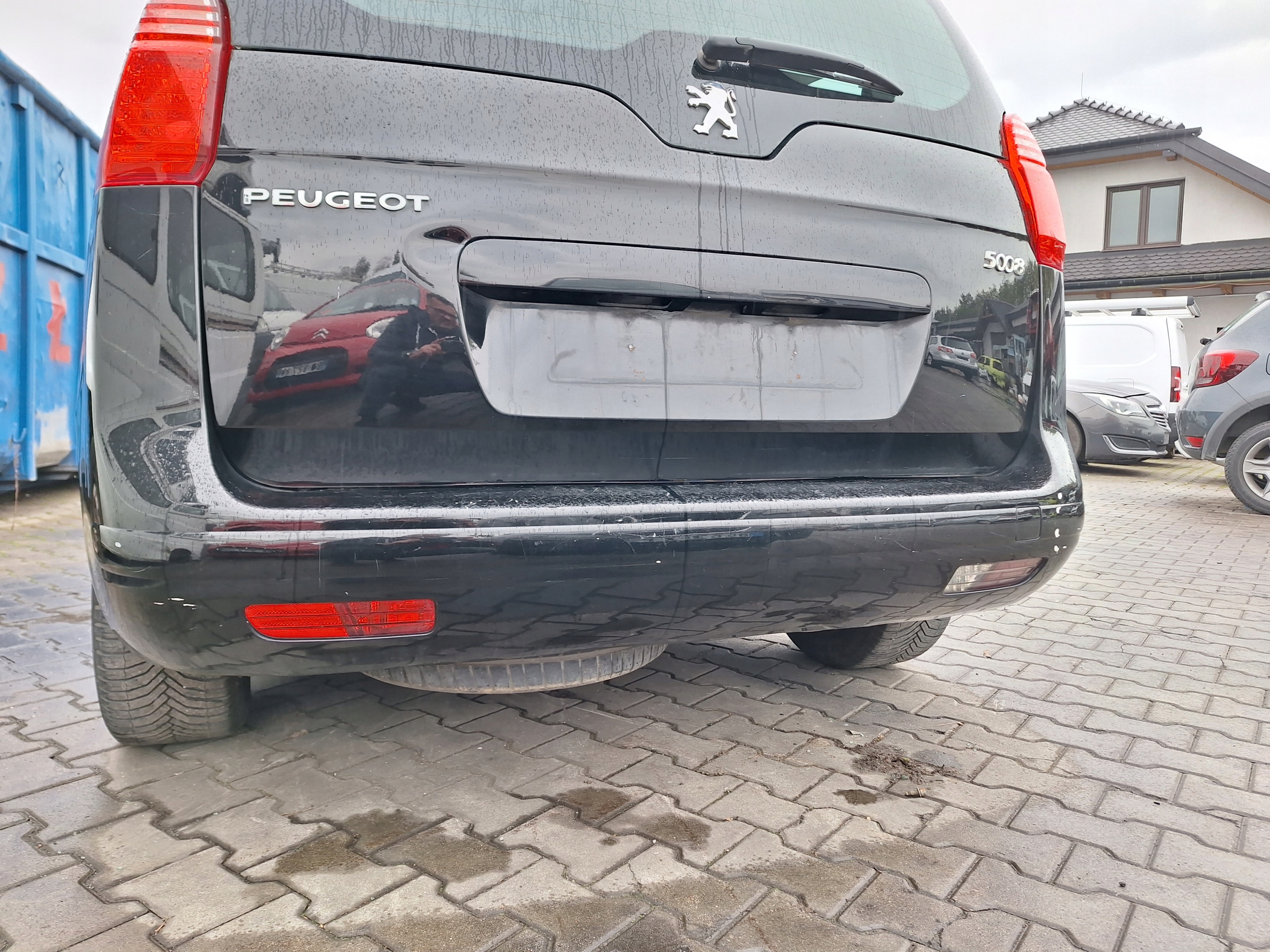 PEUGEOT 5008 and 1 0U 0E light rear part left