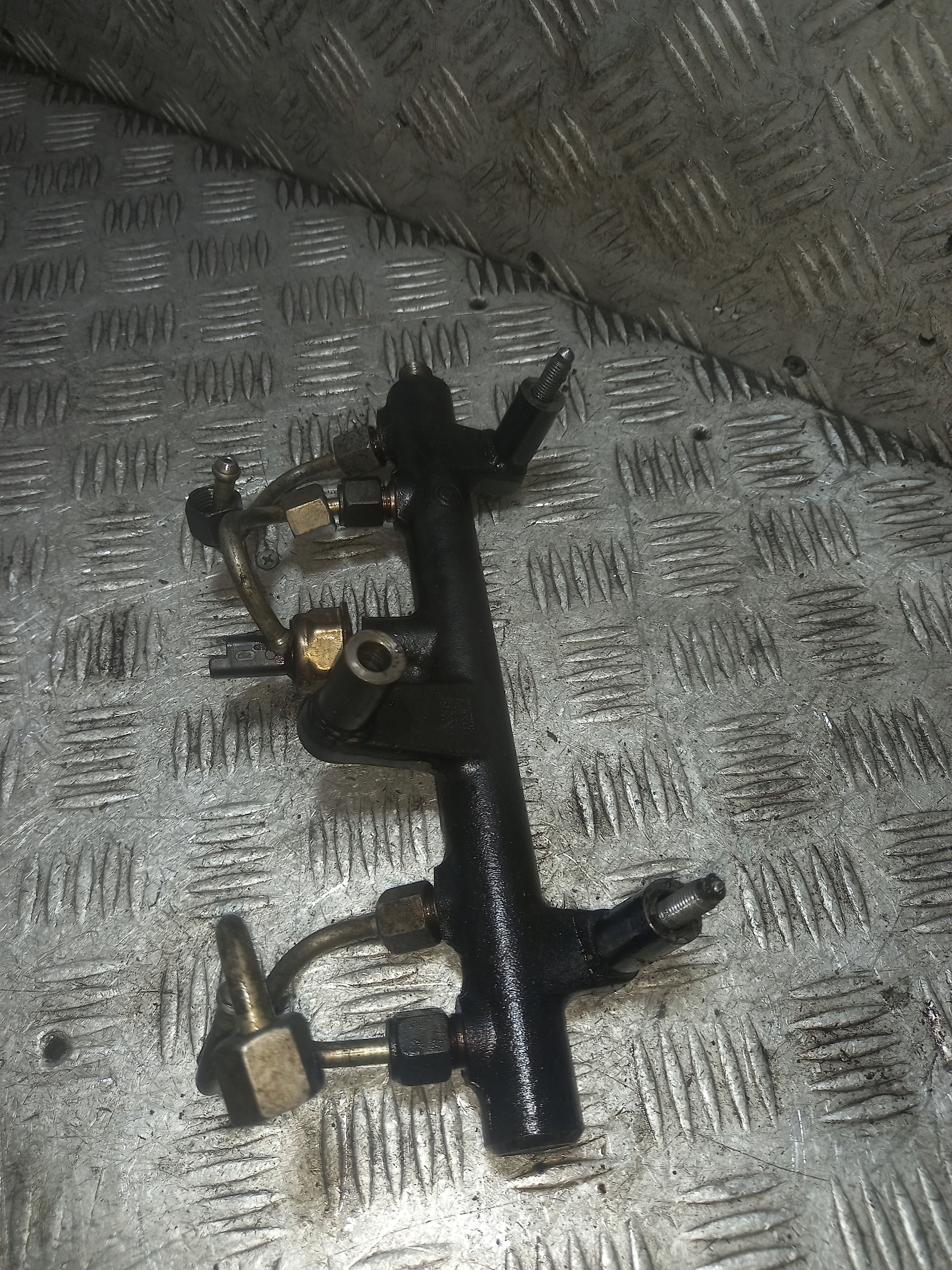 Rampe injection FORD MONDEO MK 4 28497Z01