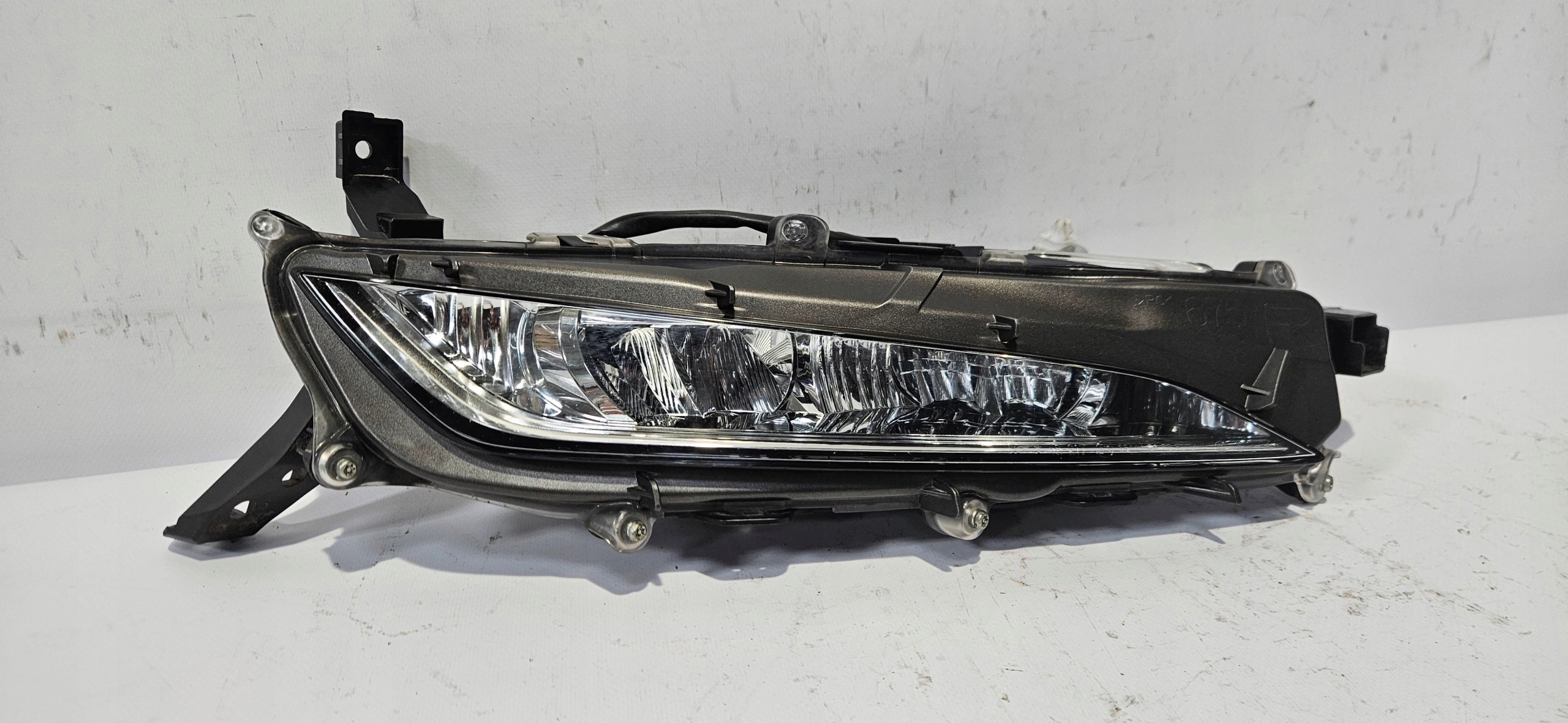 fog light right front LEXUS RX IV LIFT 19- LED