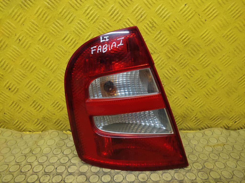 SKODA FABIA and light left rear part 6Y6945095B