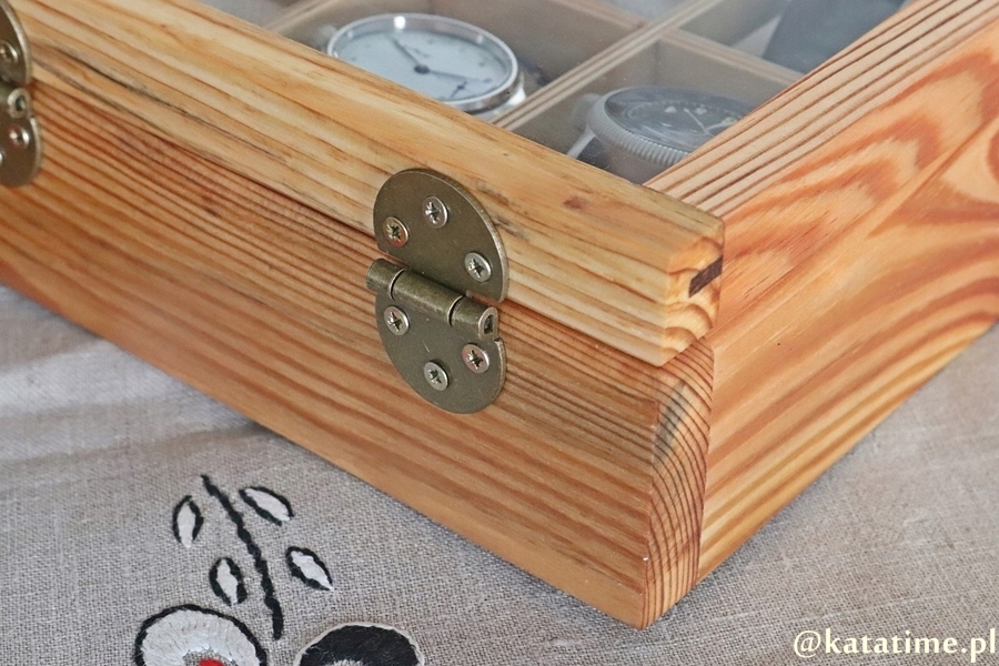 SKRZYNECZKA KASETKA PUDEŁKO BOX NA 6 ZEGARKÓW DREWNIANA ROBIONA RĘCZNIE Kolor brązowy