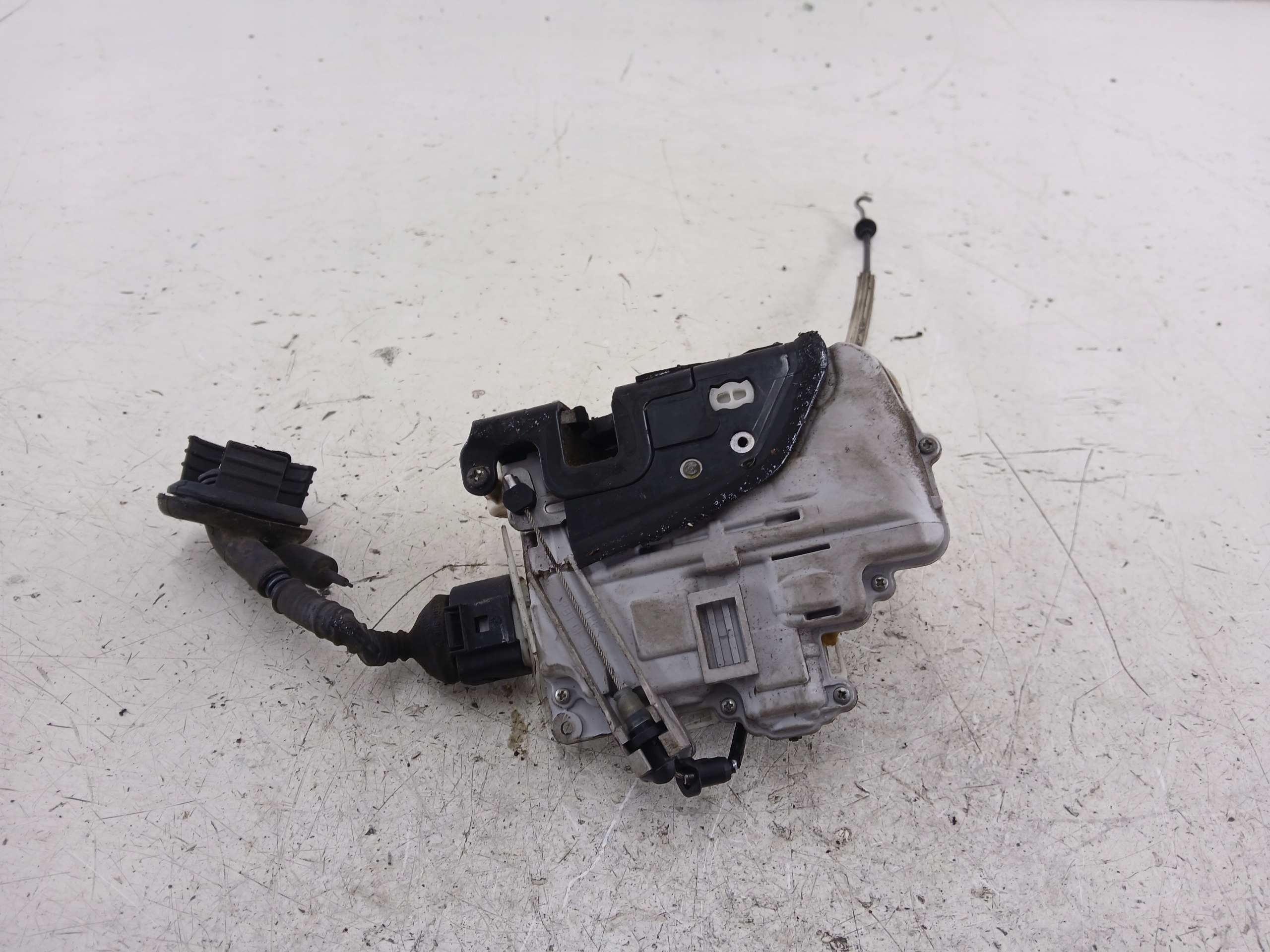 AUDI A6 C6 A3 8P lock door left front 4F1837015