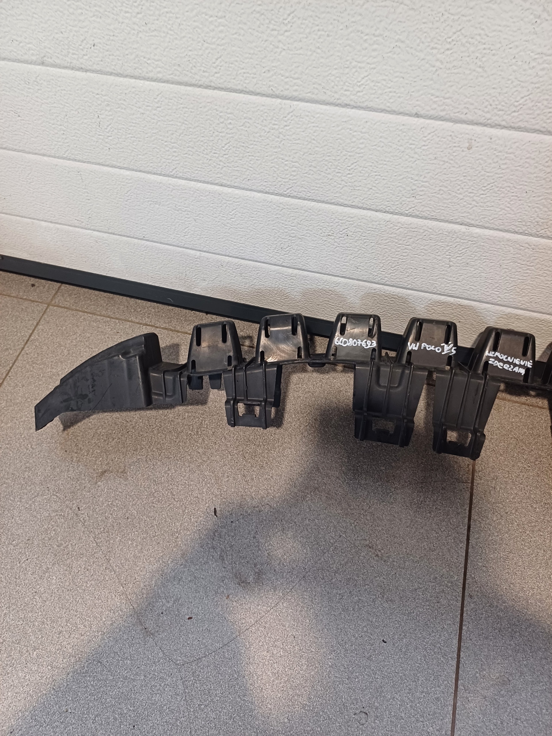pillar of a bumper front front VW POLO 5 V 6C0807693