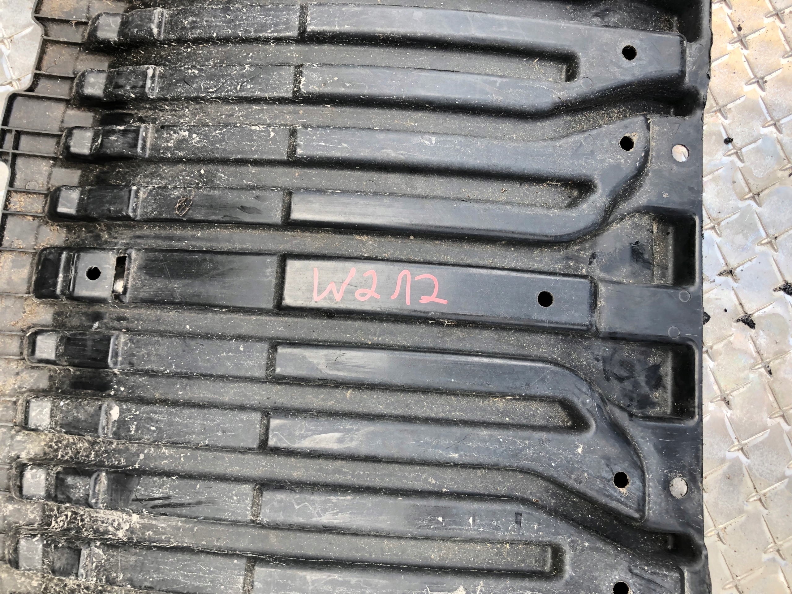 cover below bumper MERCEDES W212 A2125204123