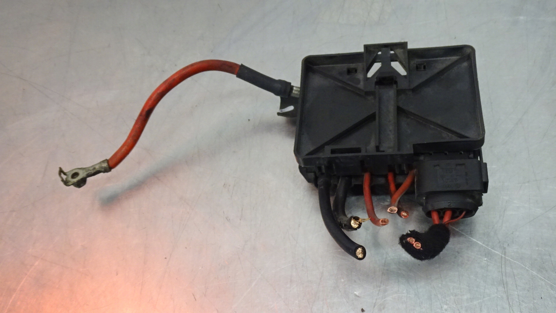 SKRZYNKA BEZPIECZNIKÓW AKUMULATORA FORD GALAXY 1.9 TDI TRW Typ samochodu Samochody osobowe