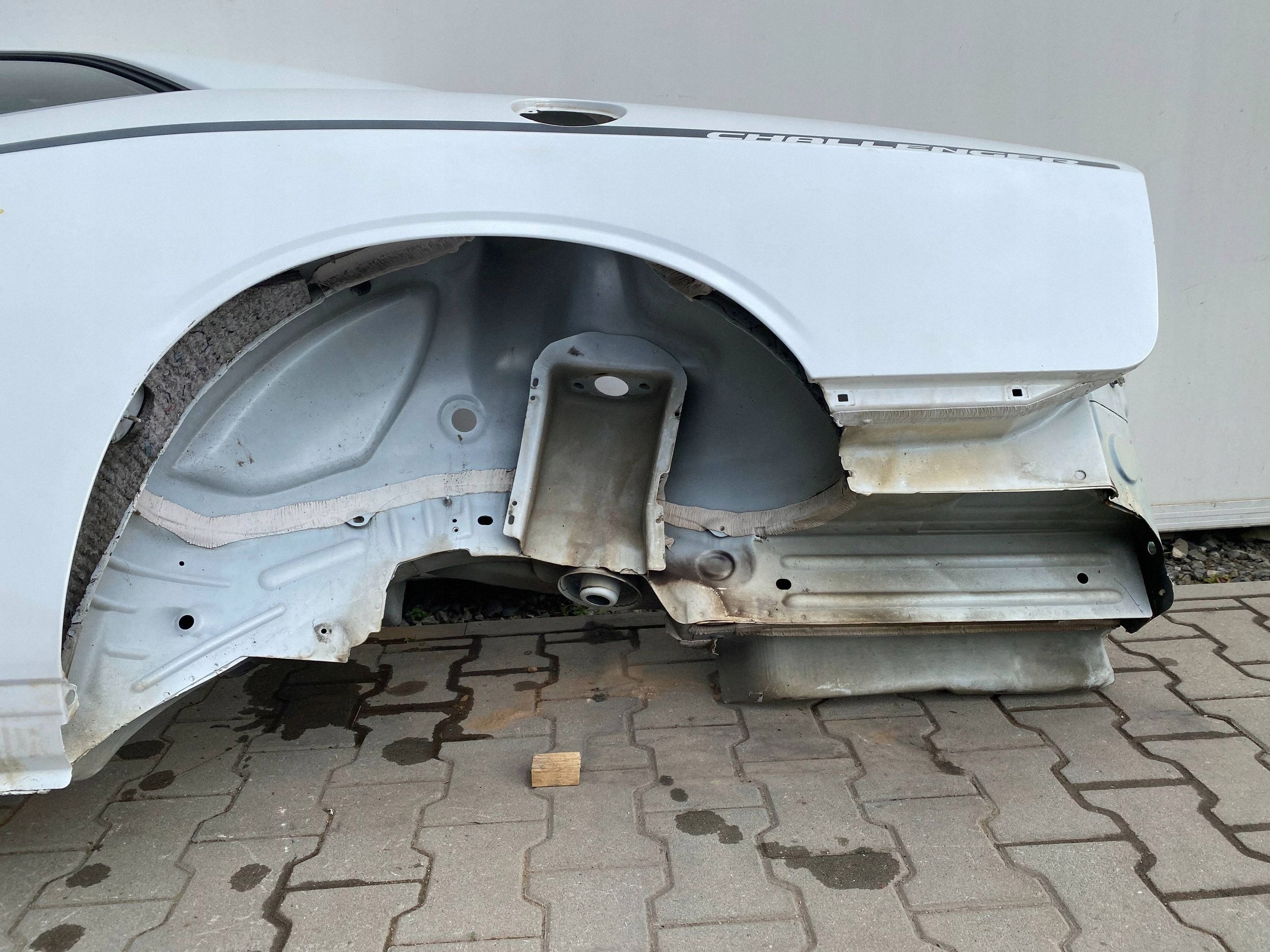 radhaus längsträger hinten links kotflügel Dodge Challenger 2015