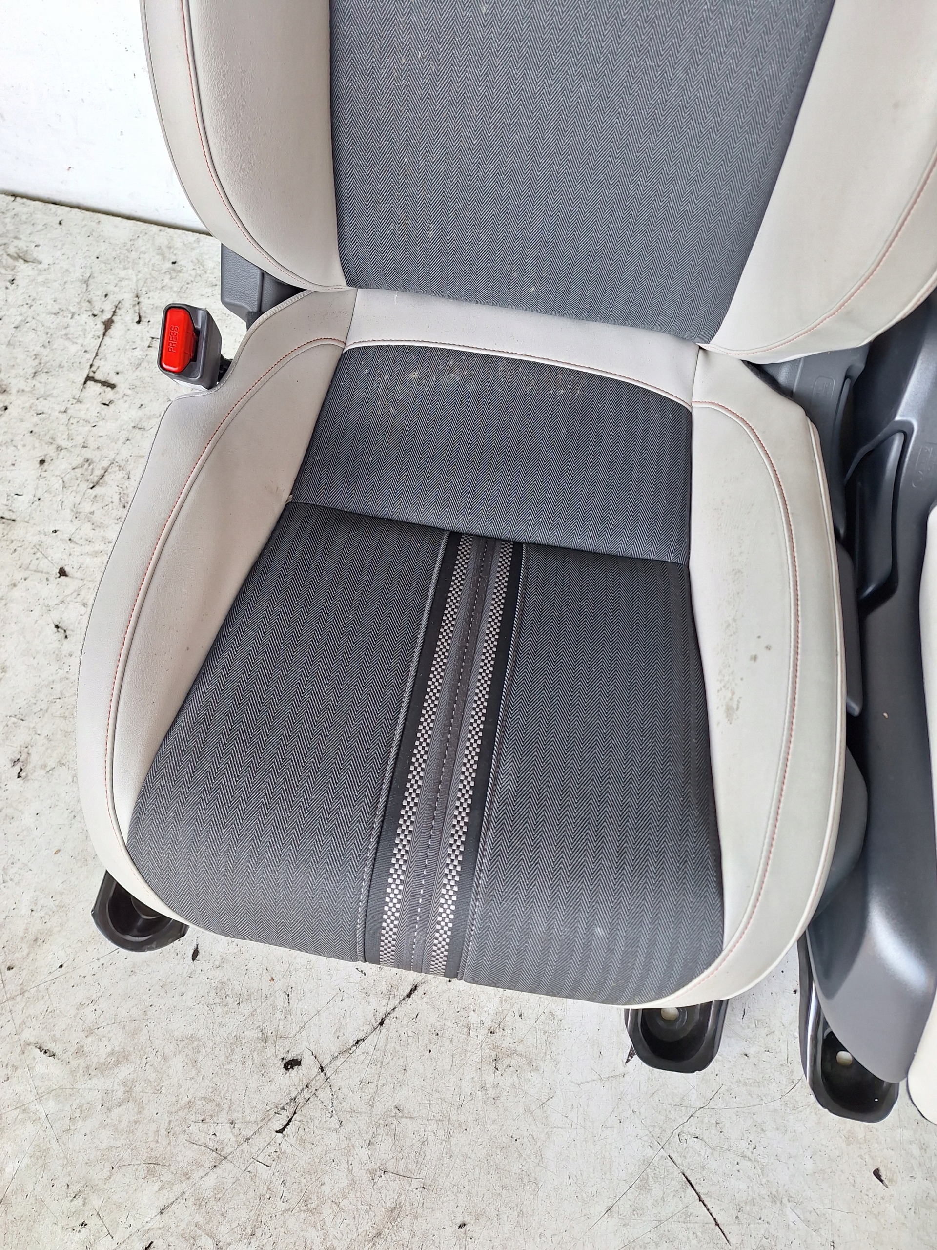HONDA HR-V III 22-> seat left front