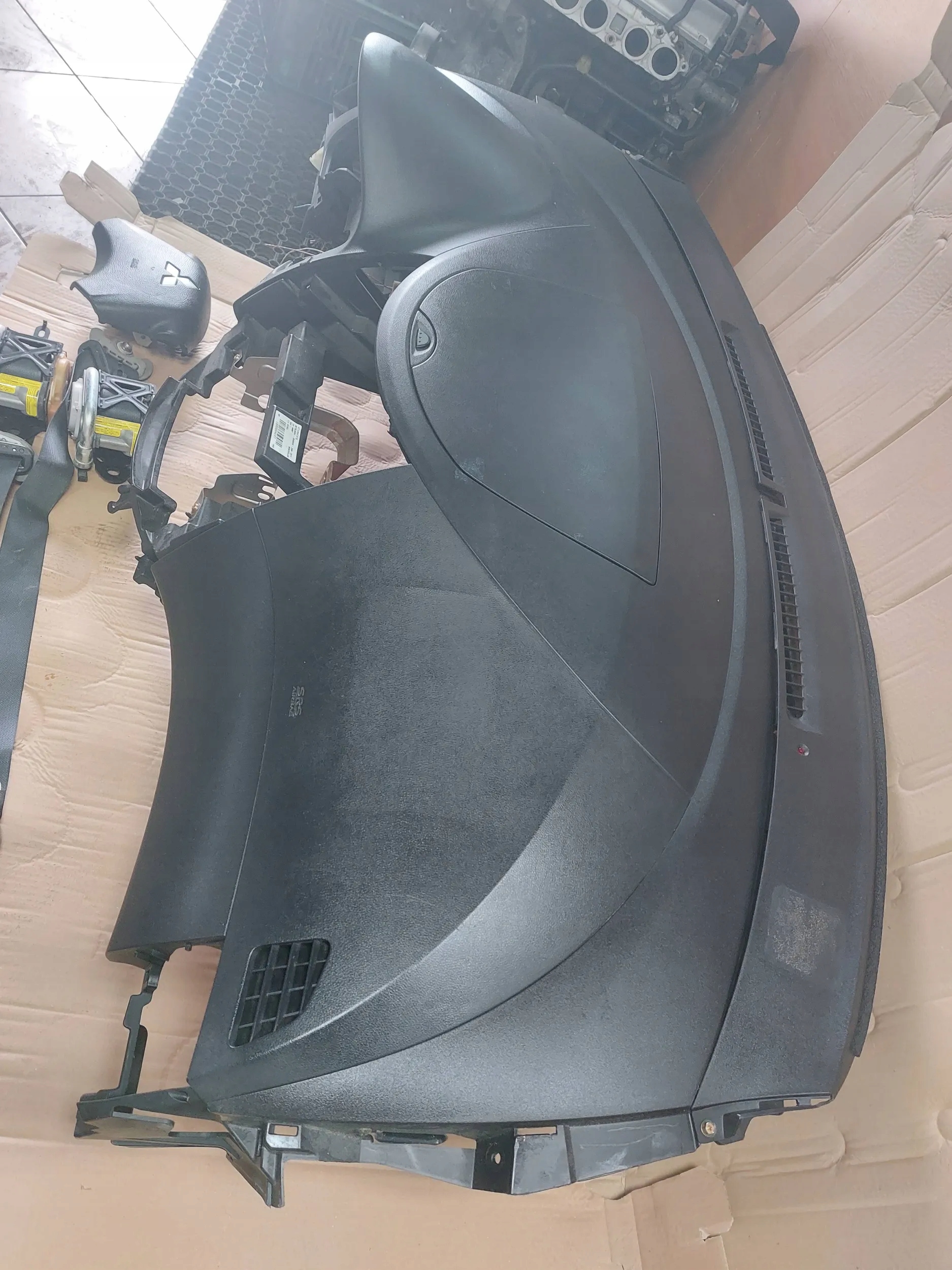 dashboard console airbag Mitsubishi Grandis 03