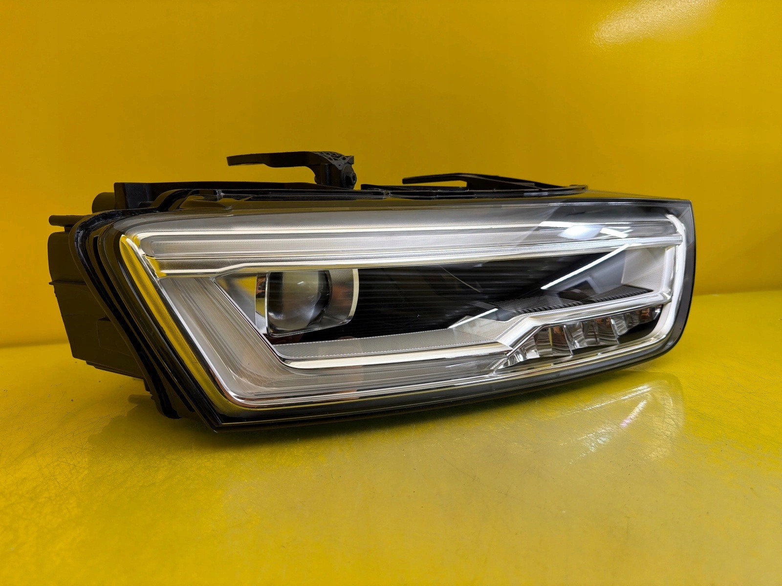 light right front Audi Q3 8U0 FL Lift 2015-2018 Full Led 8U0941034
