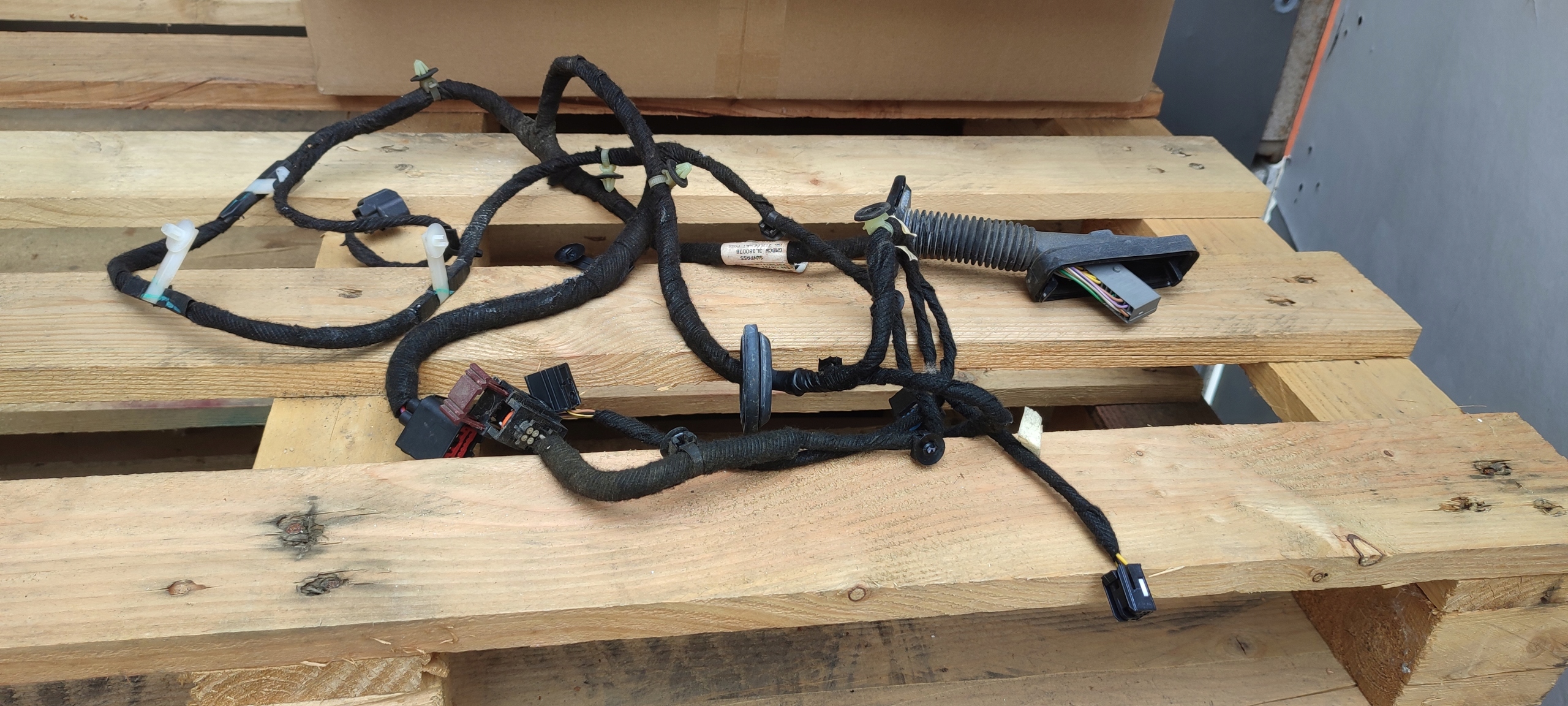 wiring bundle door front PRAWYCH OPEL MOKKA A 95385083