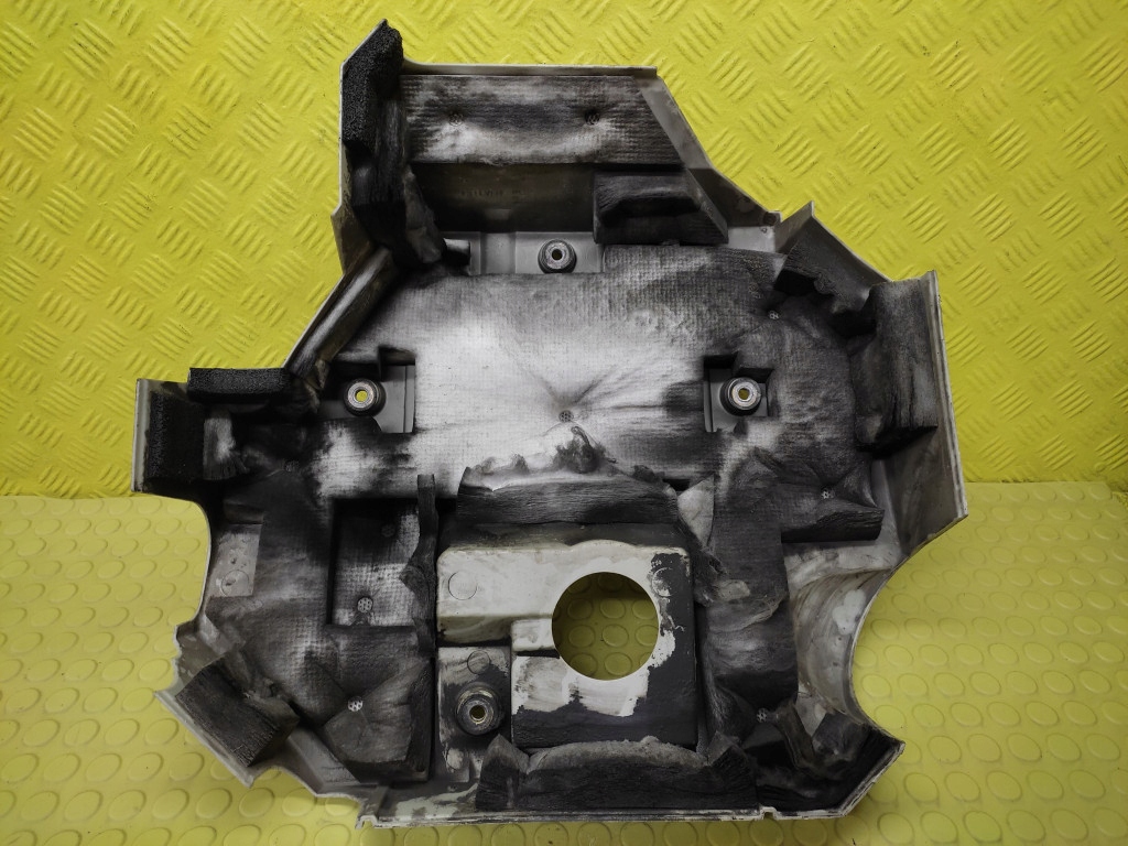 MITSUBISHI PAJERO 3 motor cover ME190559