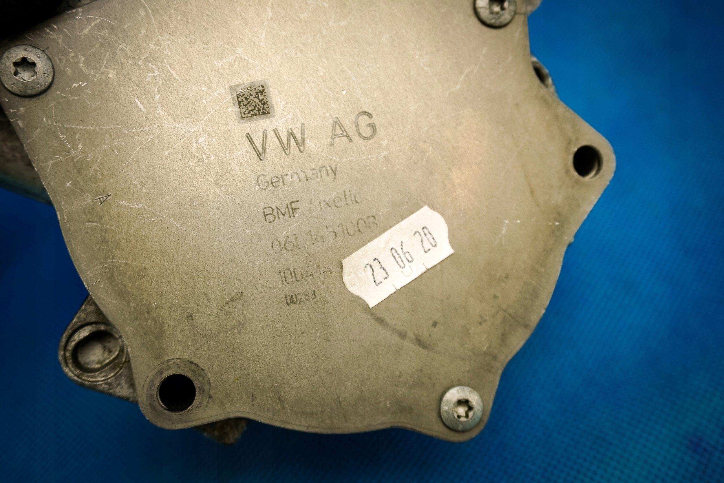 pump vacual vacum Audi S3 A6 VW 06L145100B
