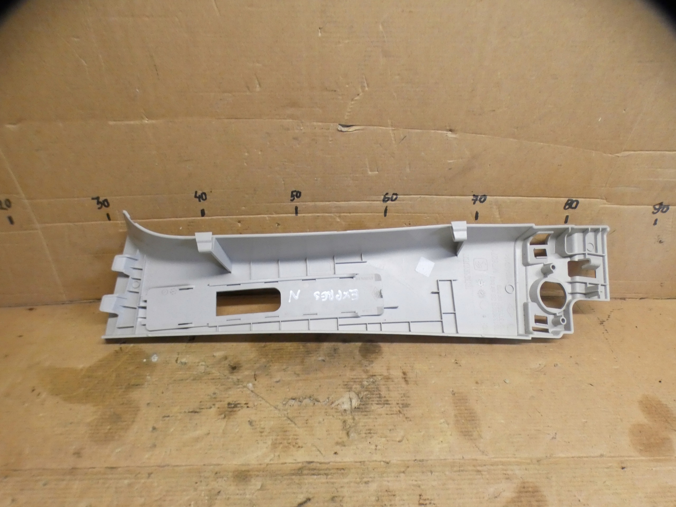 cover spoiler plastic RENAULT EXPRESS 769133092R SLUPKA right
