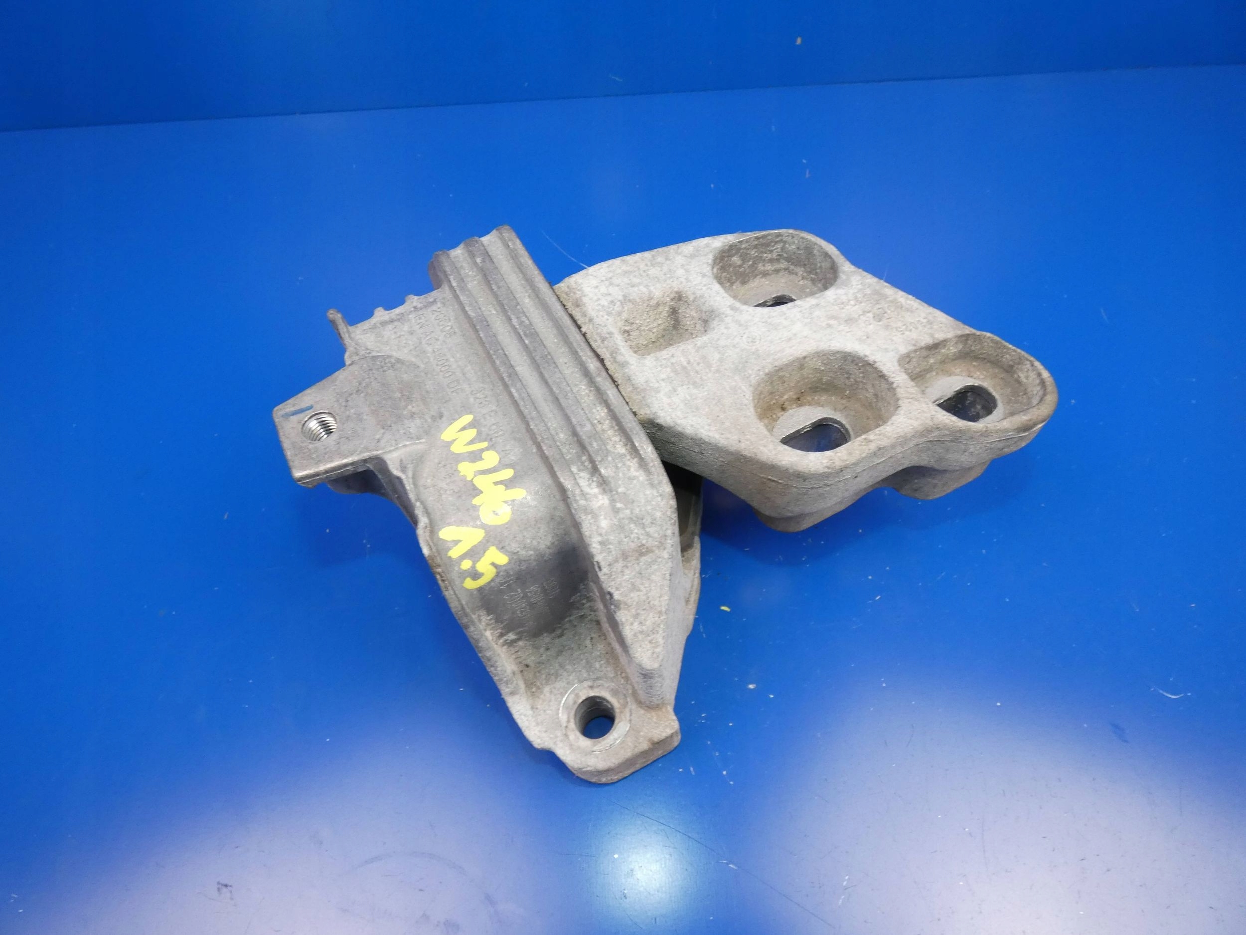 MERCEDES B W246 A W176 CLA W117 1.5 D CDI holder engine mount