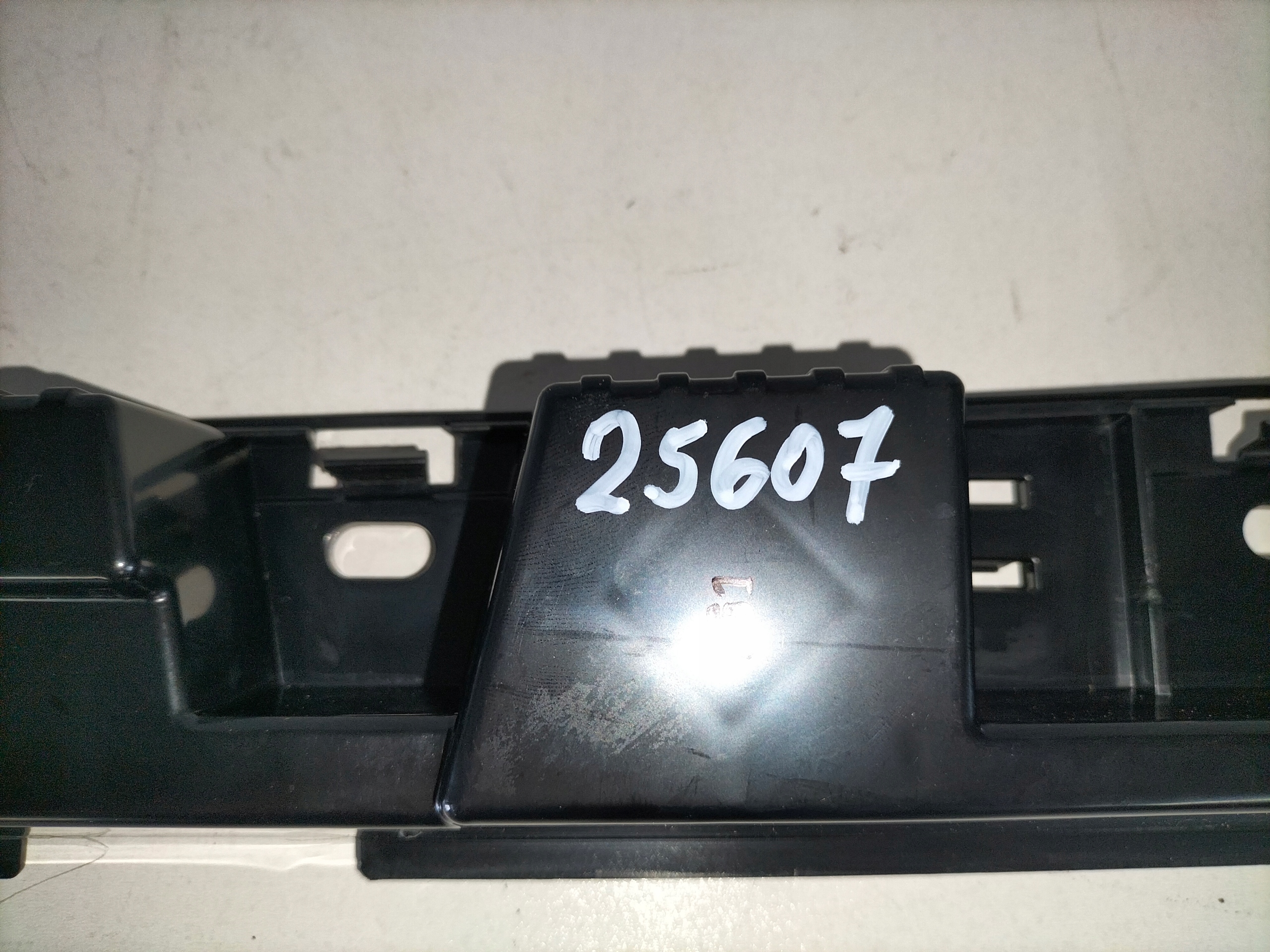 holder mouldings progowej left BMW X1 E84 09