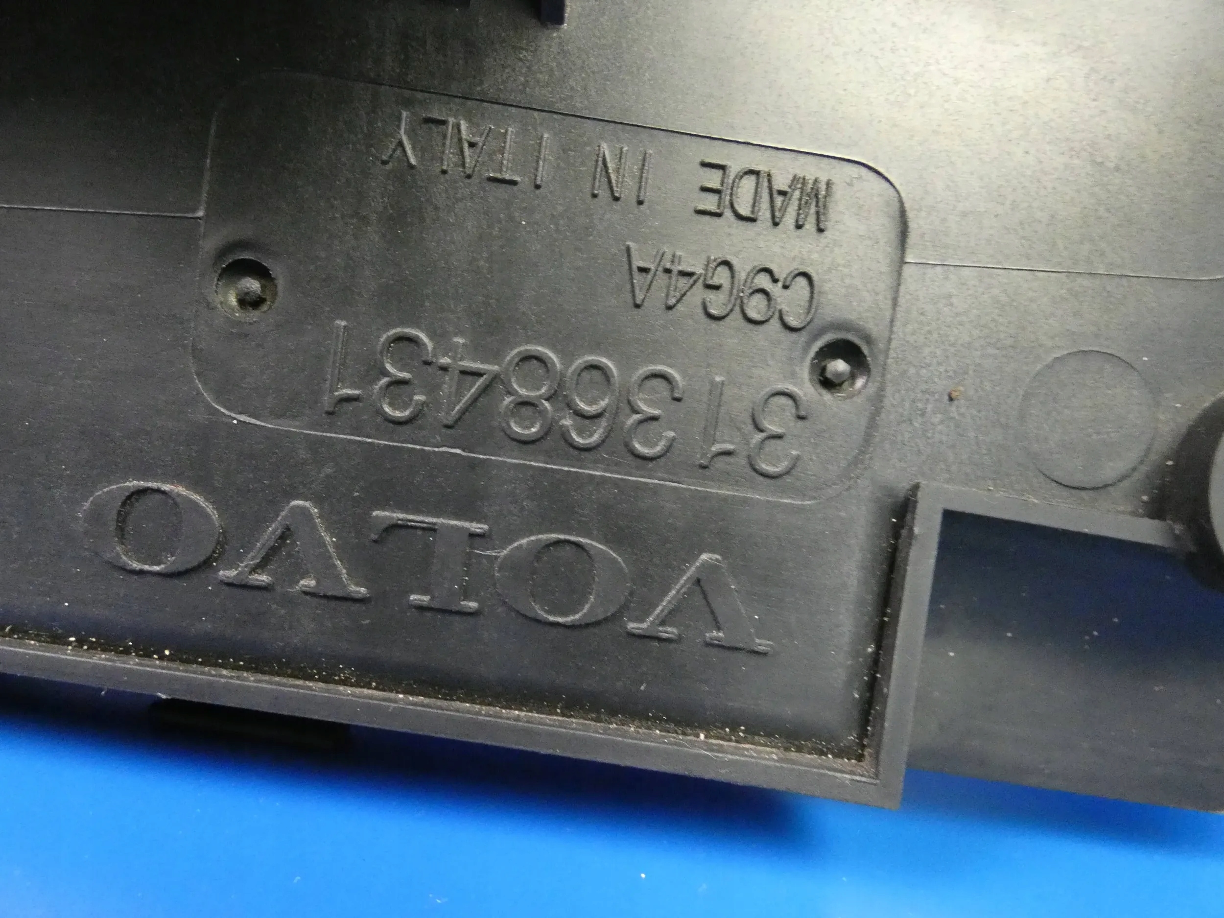 VOLVO V40 II ventilátor chladiče